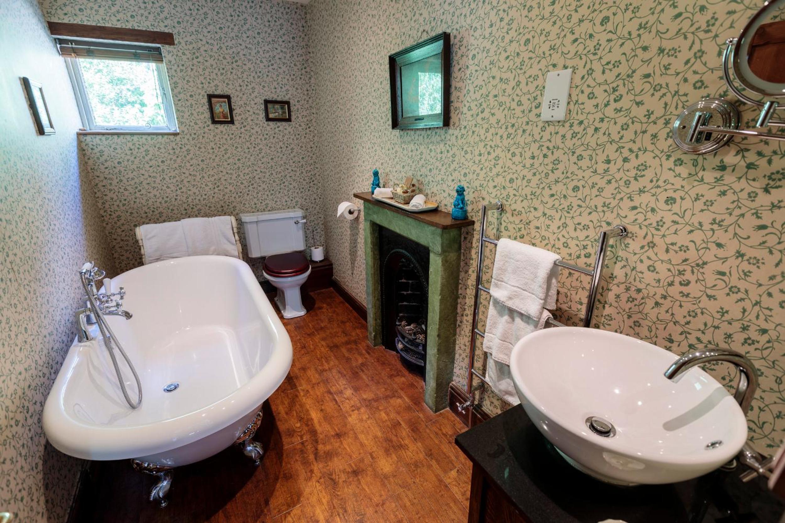 Deluxe Double Room with Bath photo 2