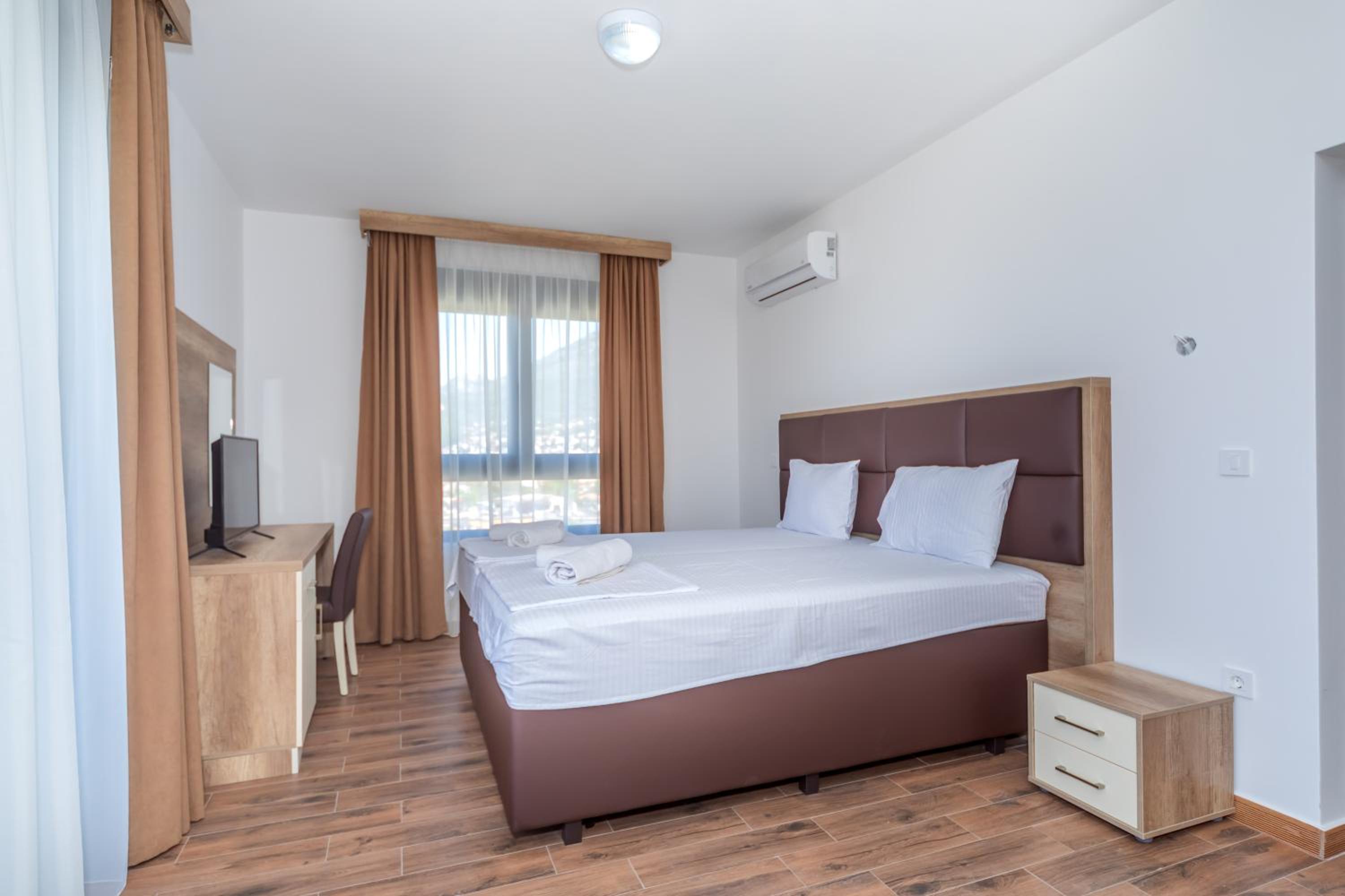 Deluxe King Suite - Photo 1