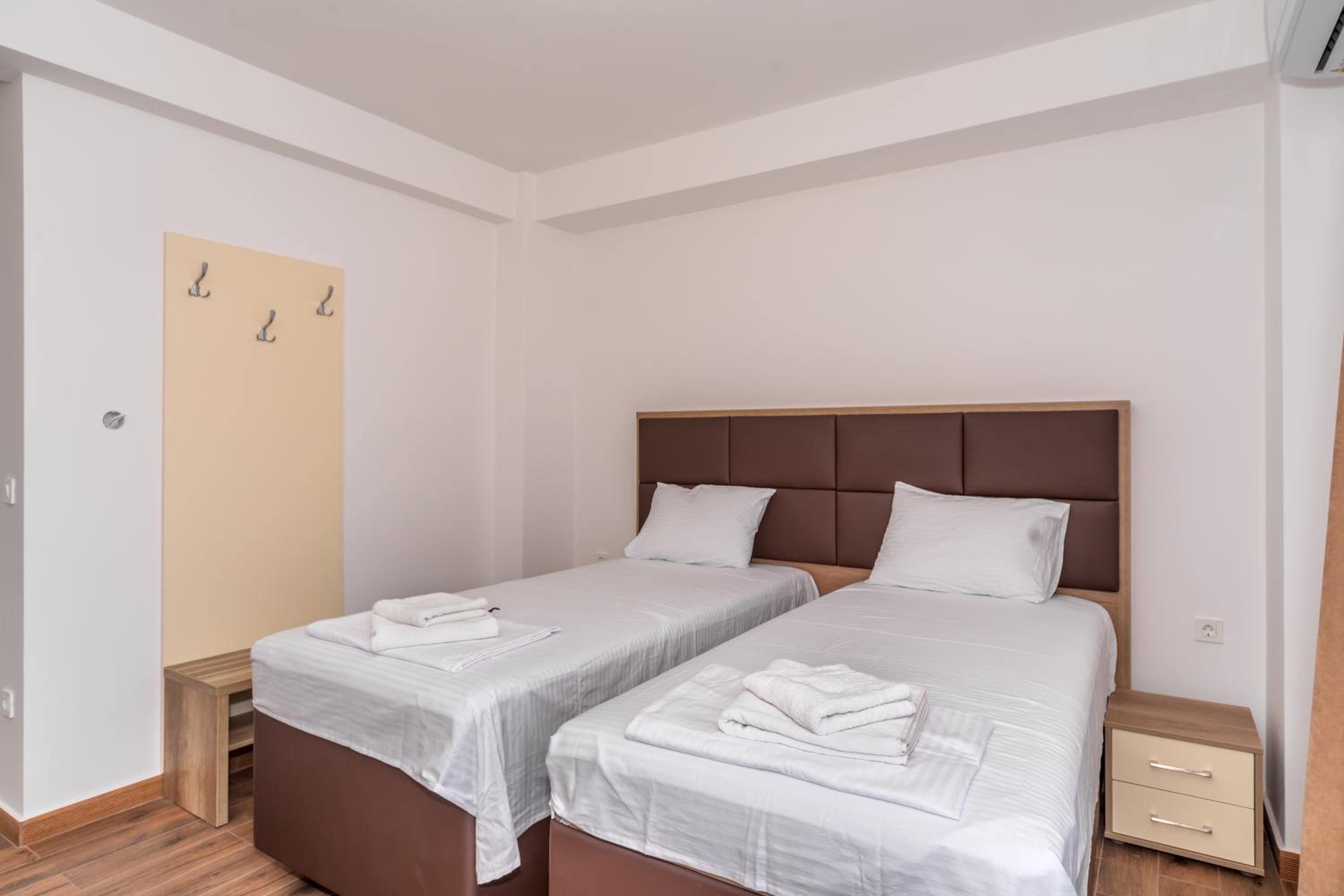 Deluxe King Suite - Photo 4