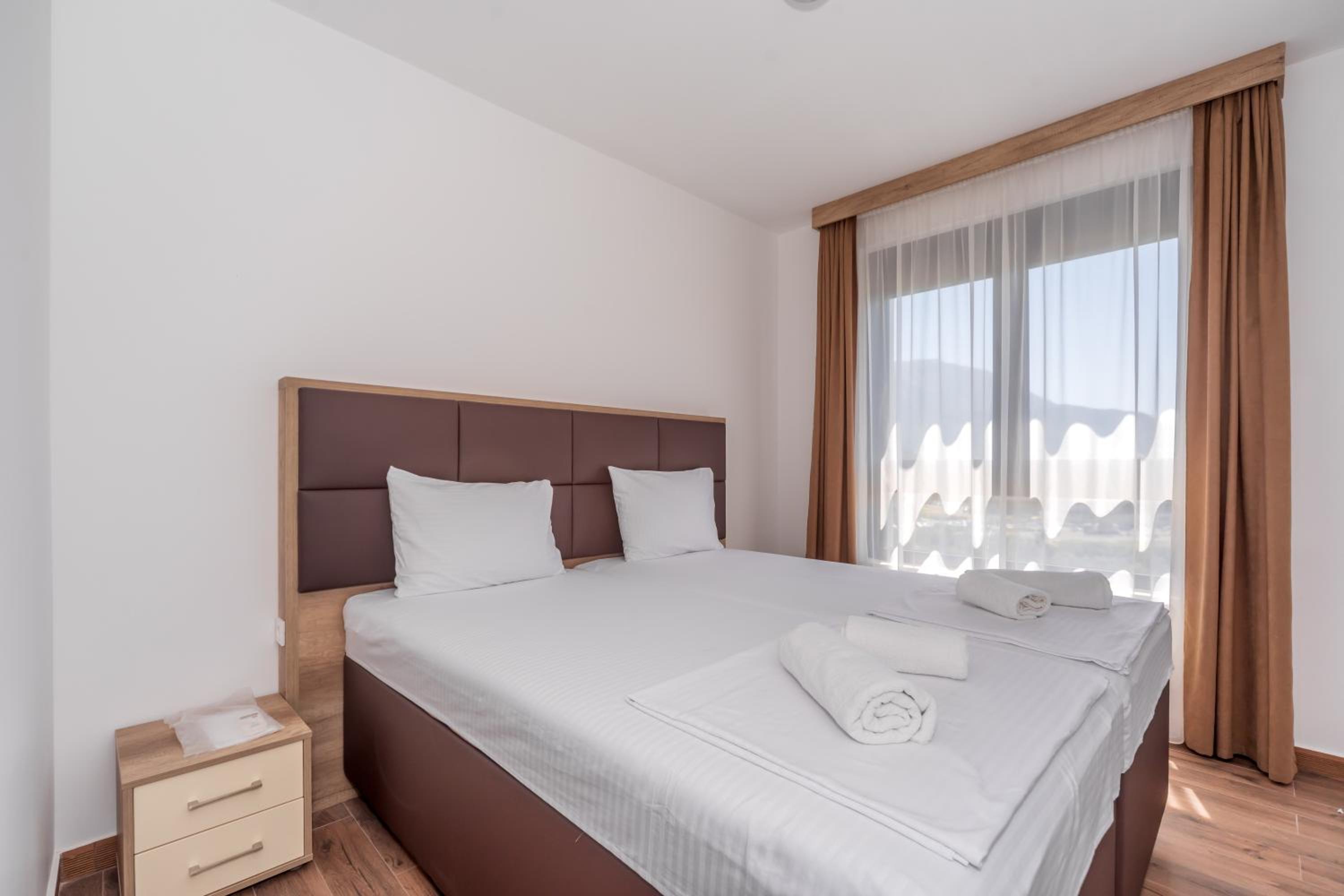 Deluxe King Suite - Photo 6