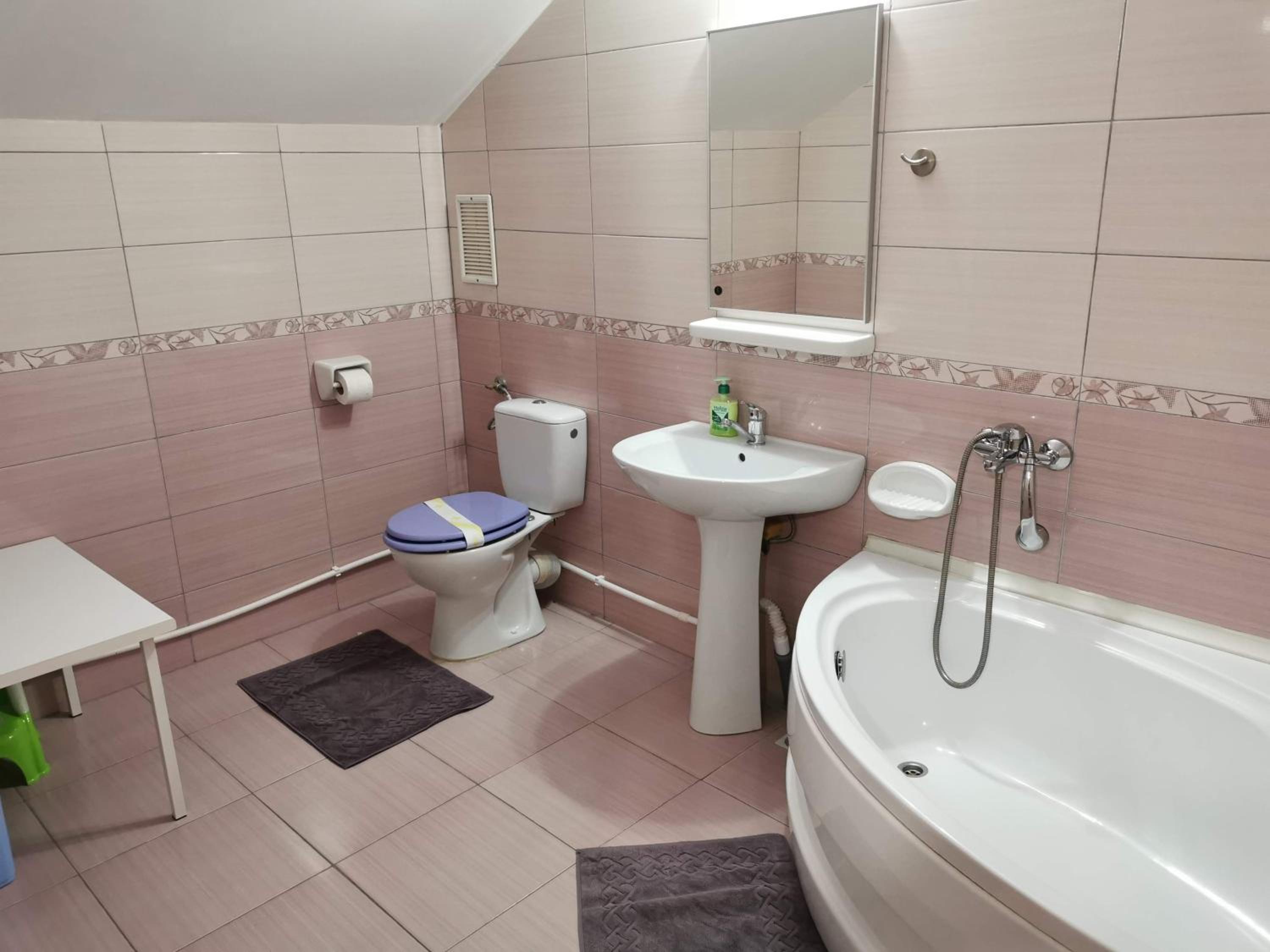Double Room with Lake View - Photo 3