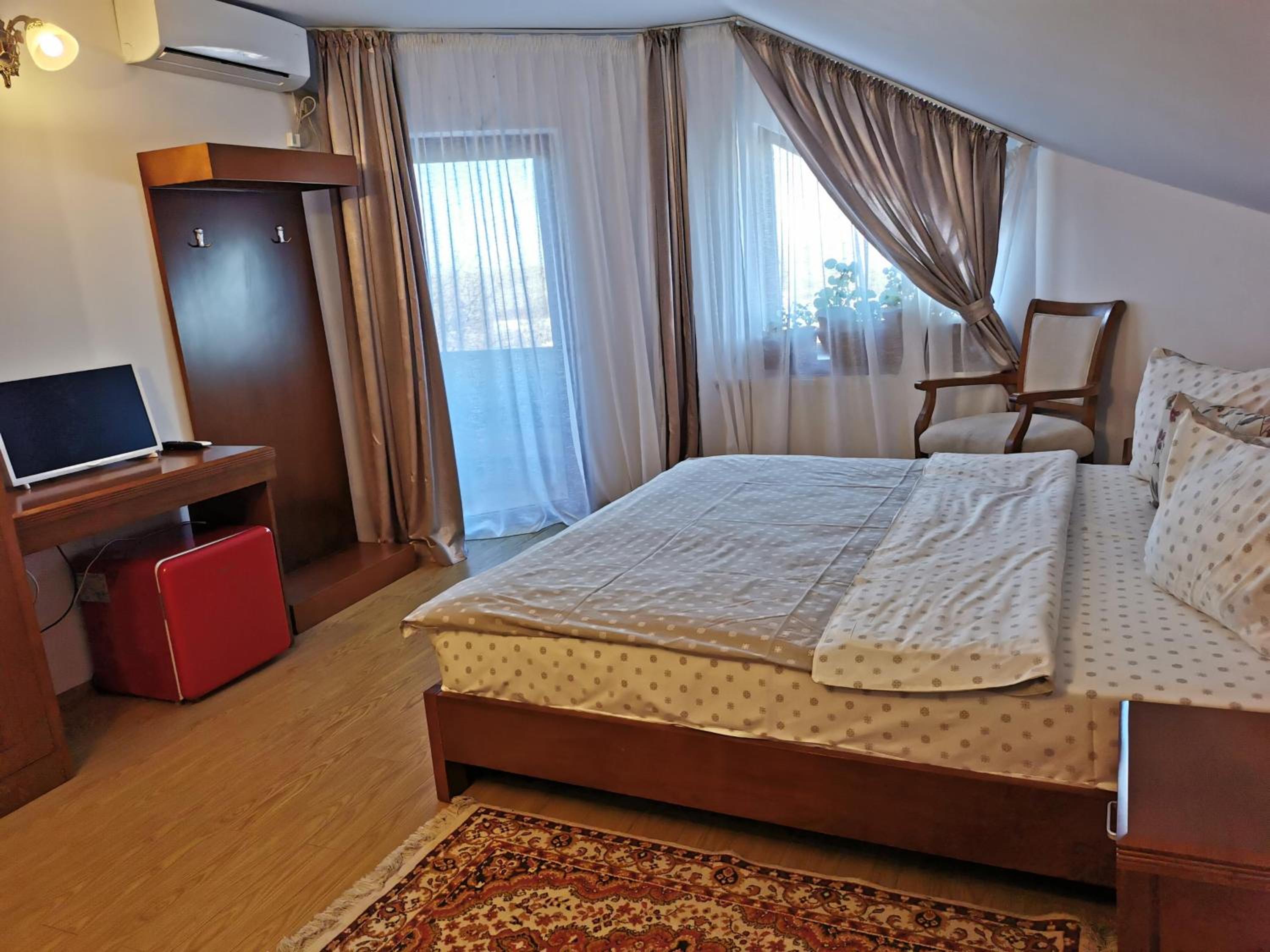 Double Room with Lake View - Photo 7