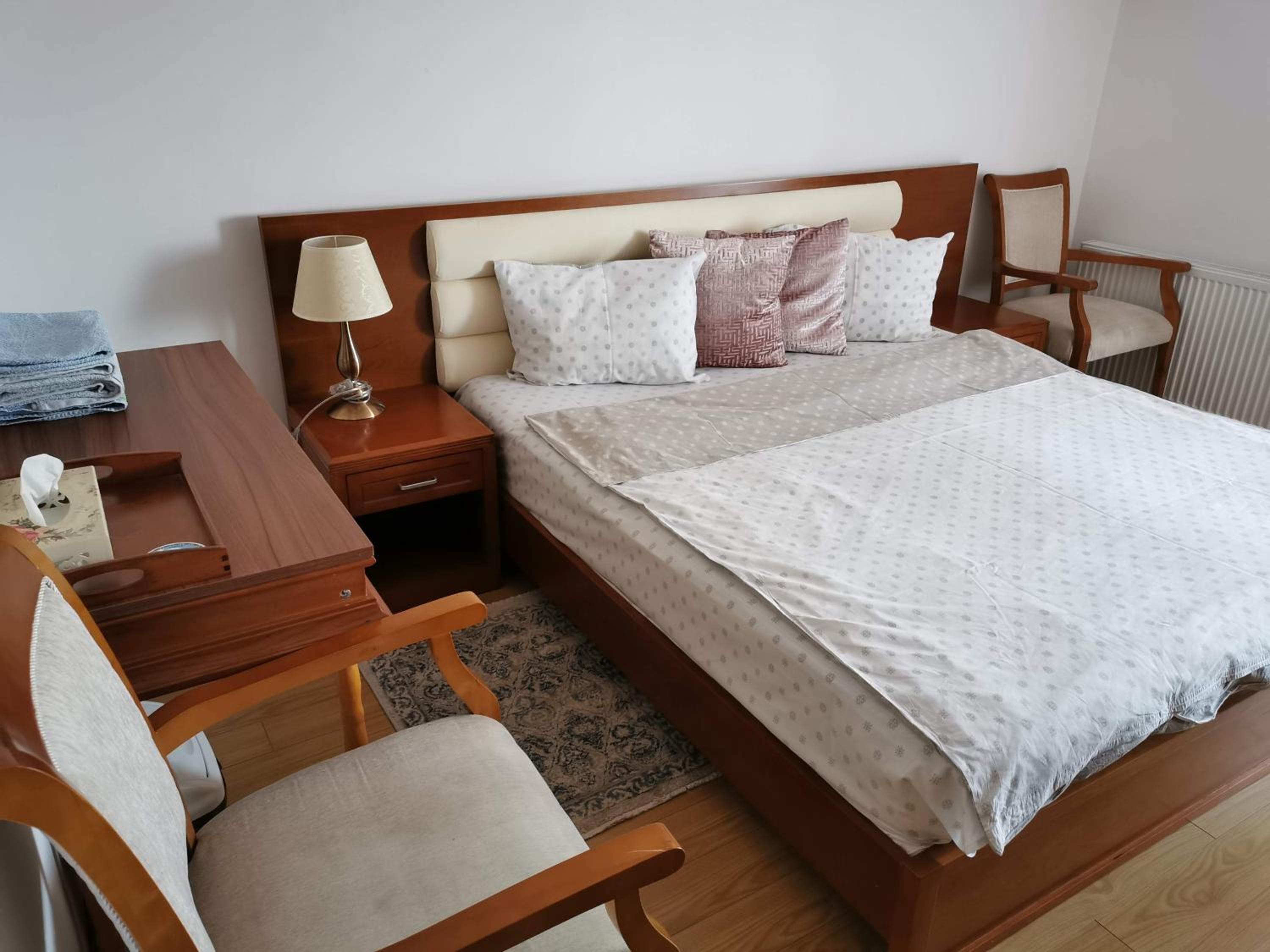 Double Room with Lake View - Photo 10