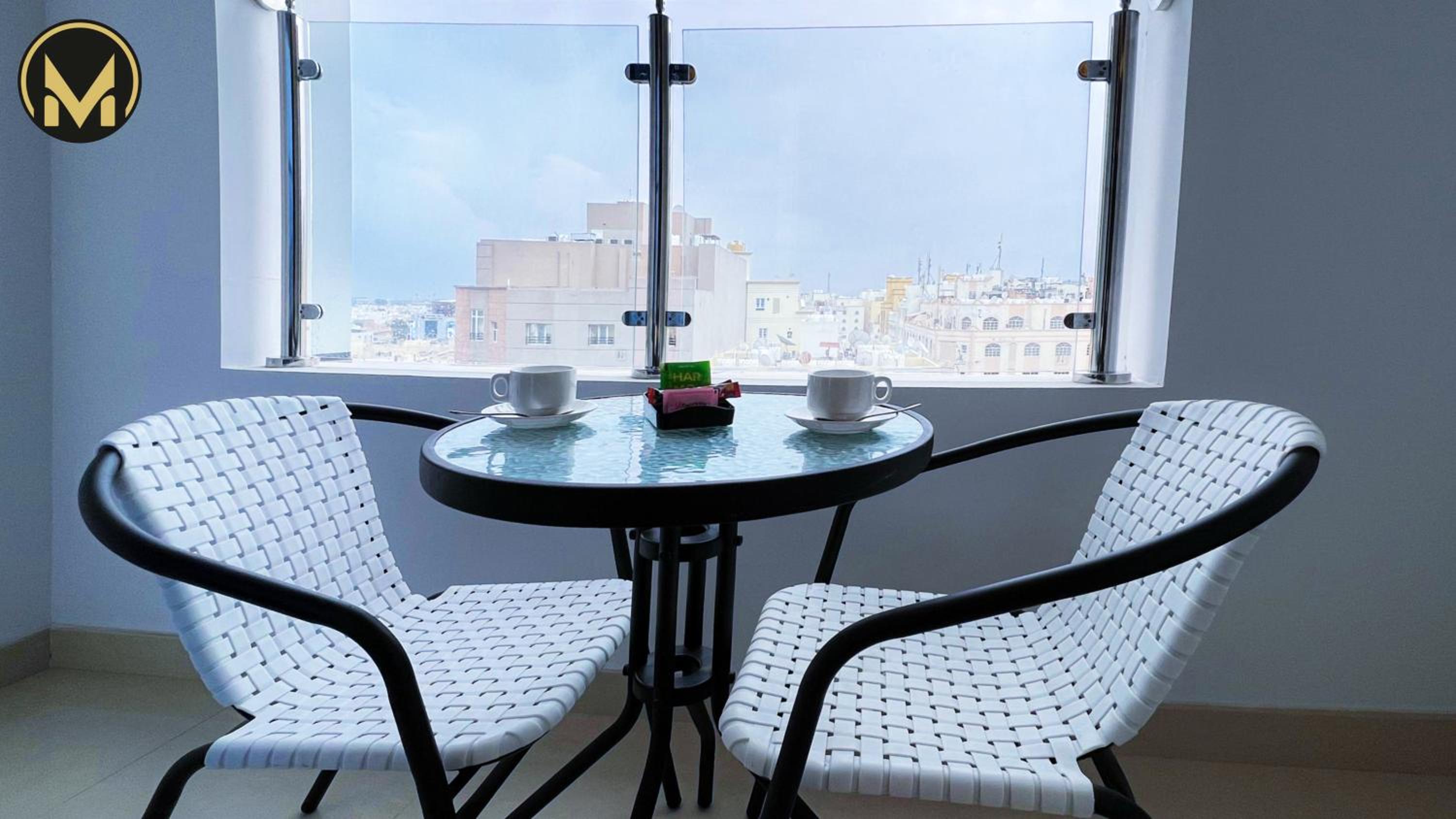 Executive Suite with Balcony - Photo 12