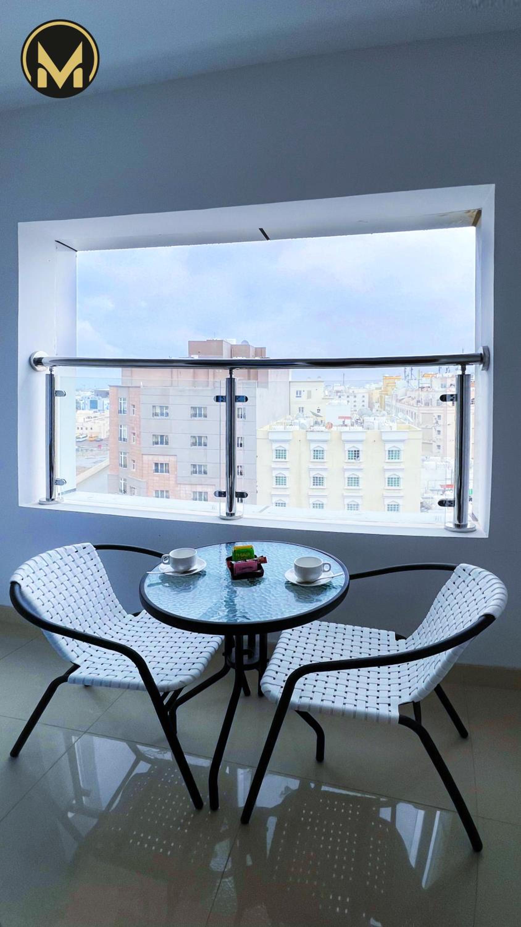 Executive Suite with Balcony - Photo 13