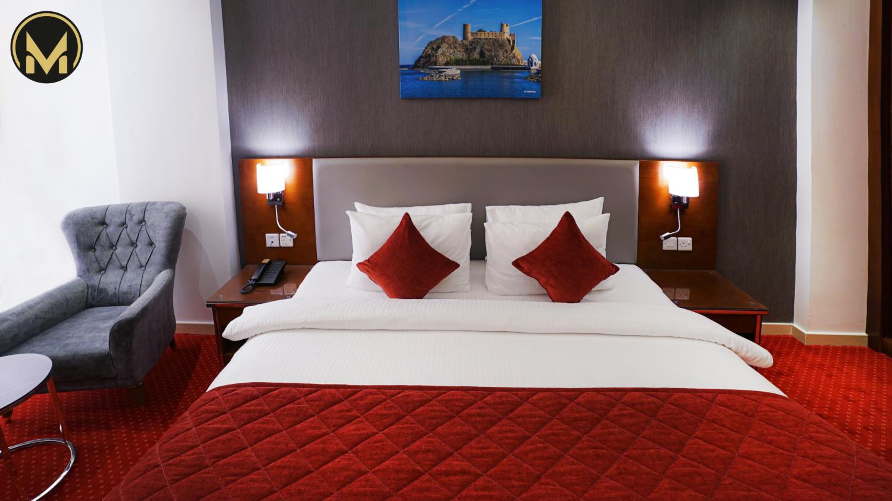 Executive Suite with Balcony - Photo 9