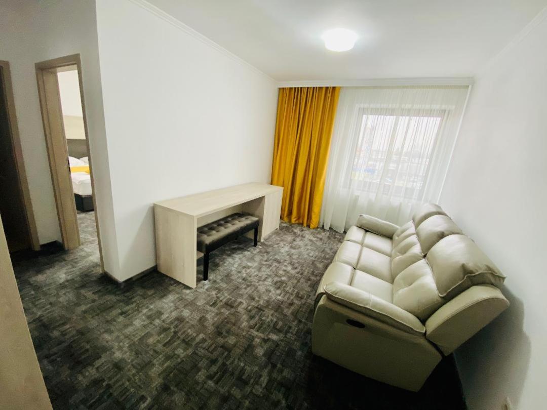 Deluxe Double Room with Bath - Photo 12