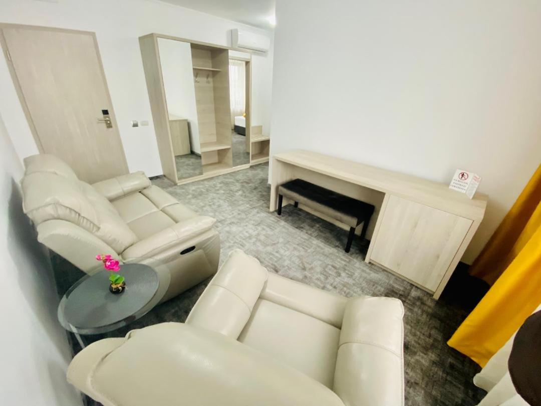 Deluxe Double Room with Bath - Photo 2