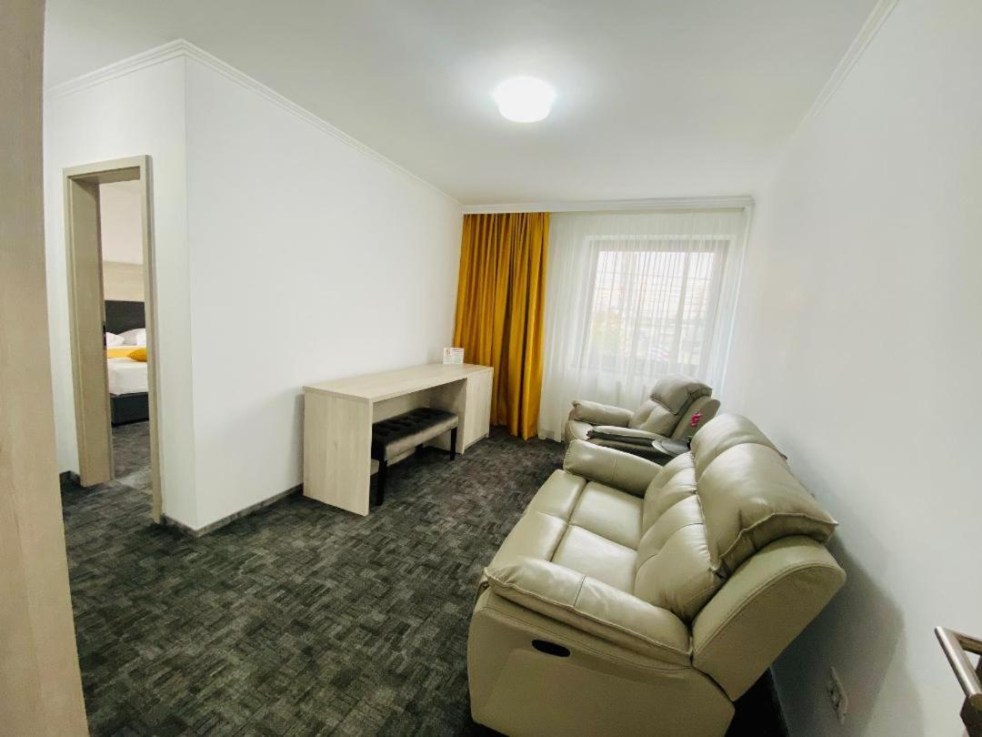 Deluxe Double Room with Bath - Photo 1