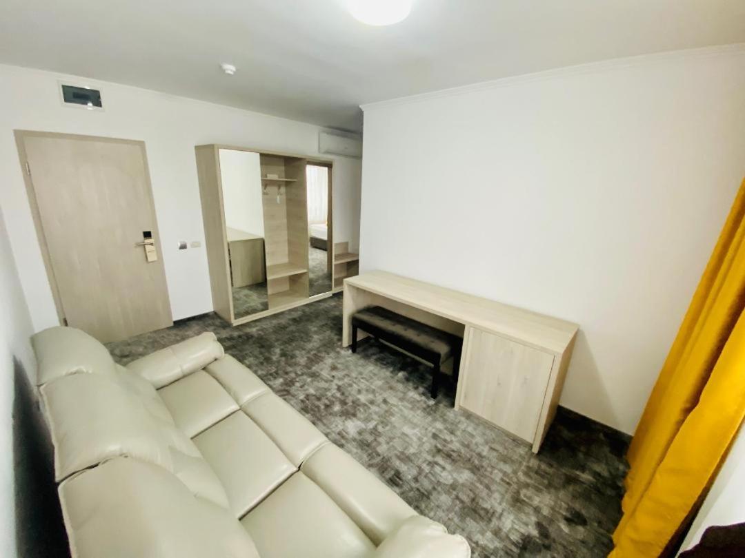 Deluxe Double Room with Bath - Photo 16