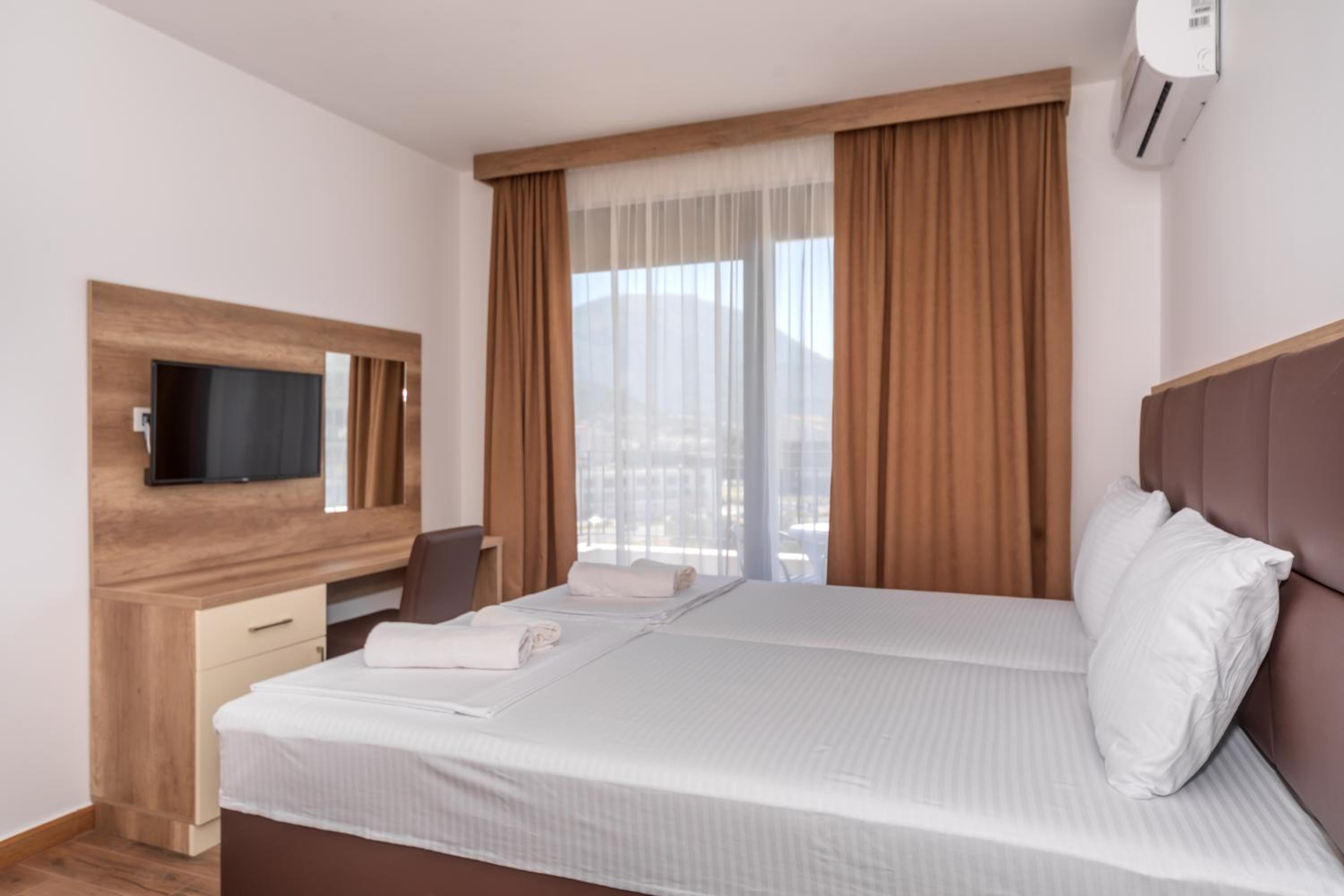 Double or Twin Room with Balcony - Photo 7