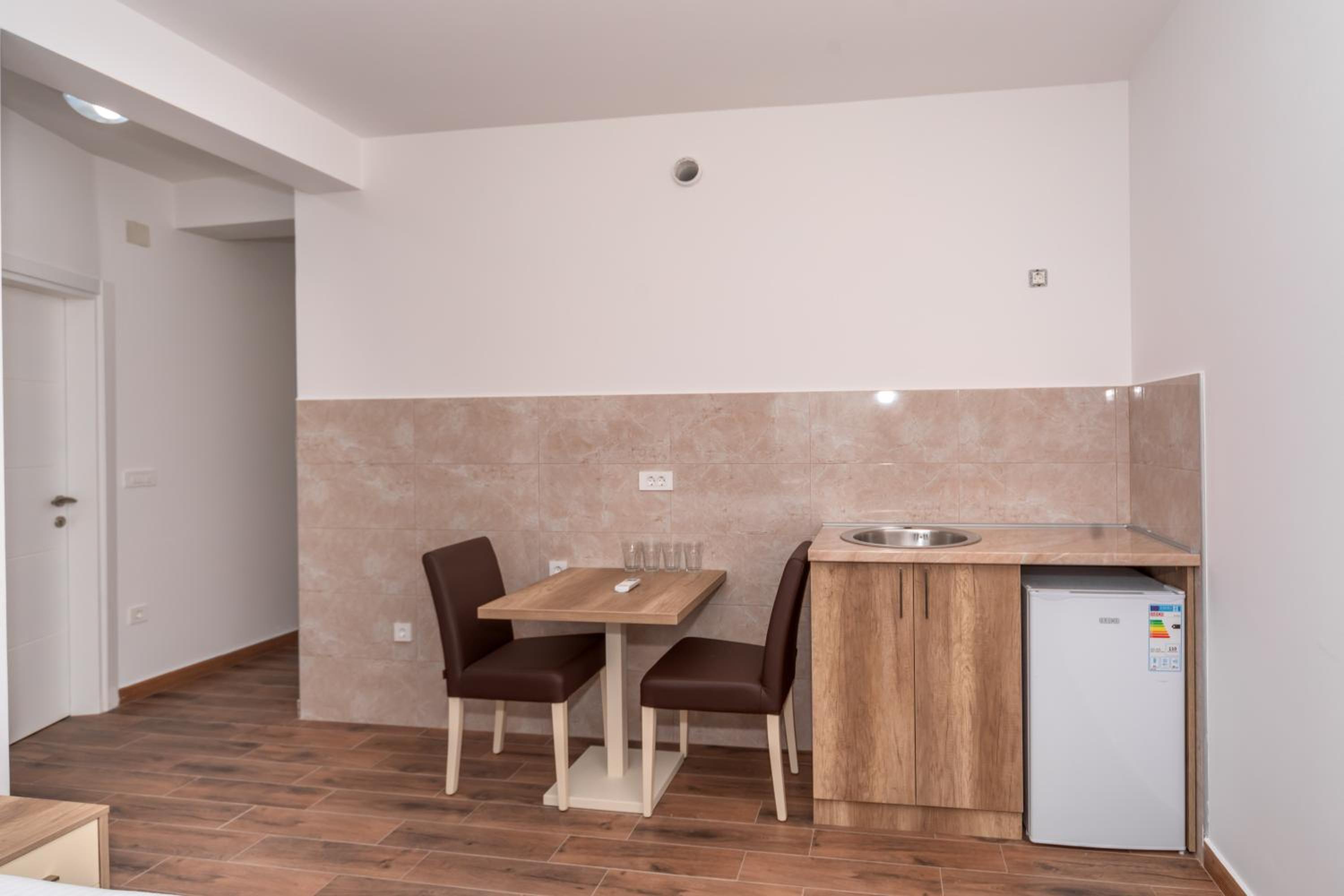 Double or Twin Room with Balcony - Photo 11