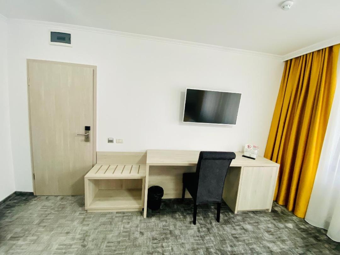 Large Double or Twin Room - Photo 3