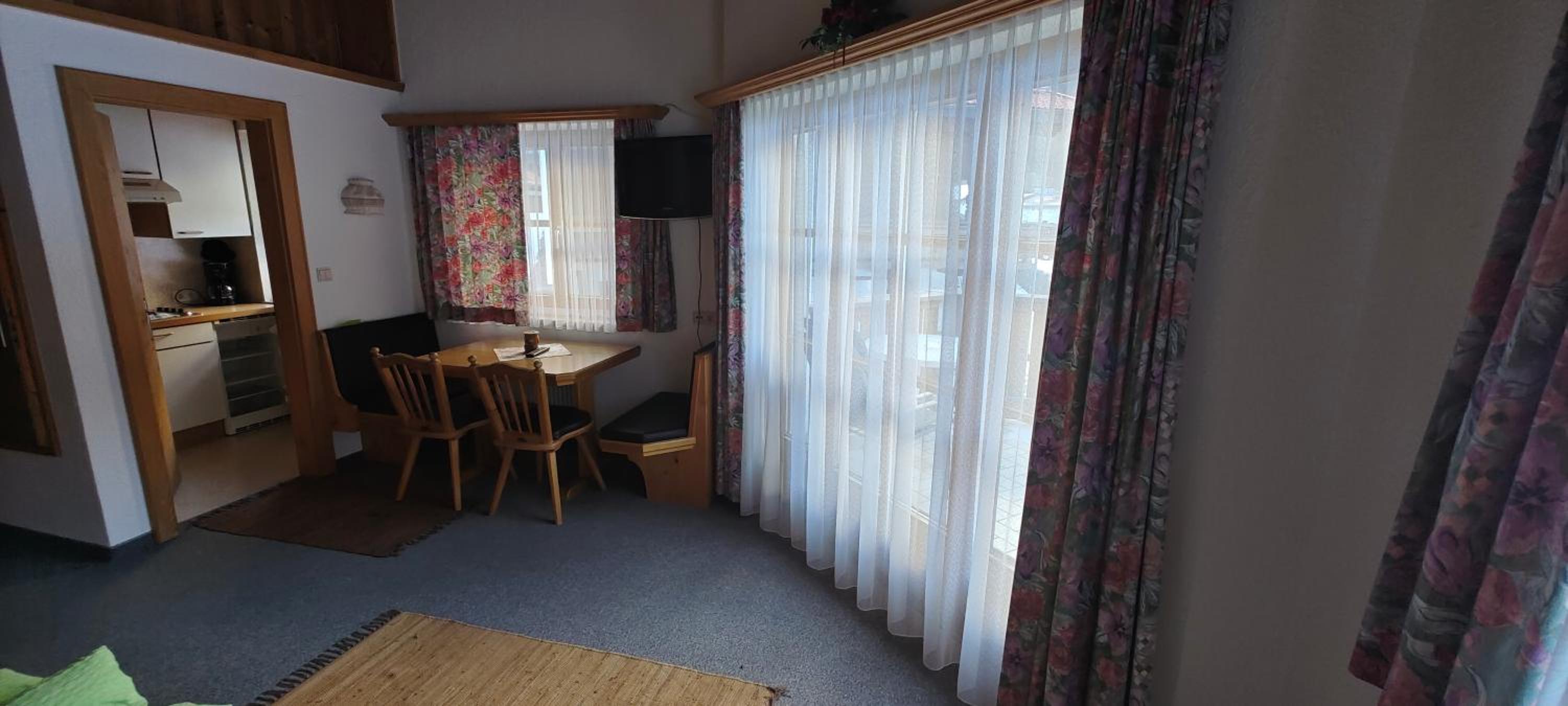 Apartment with Balcony photo 3