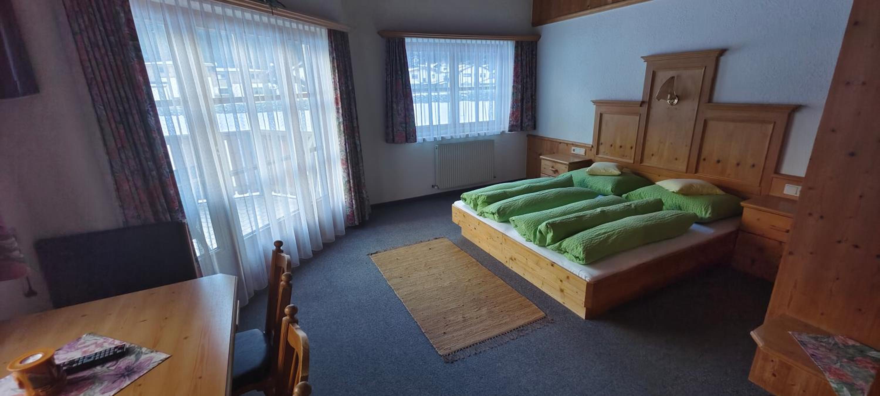 Apartment with Balcony photo 1