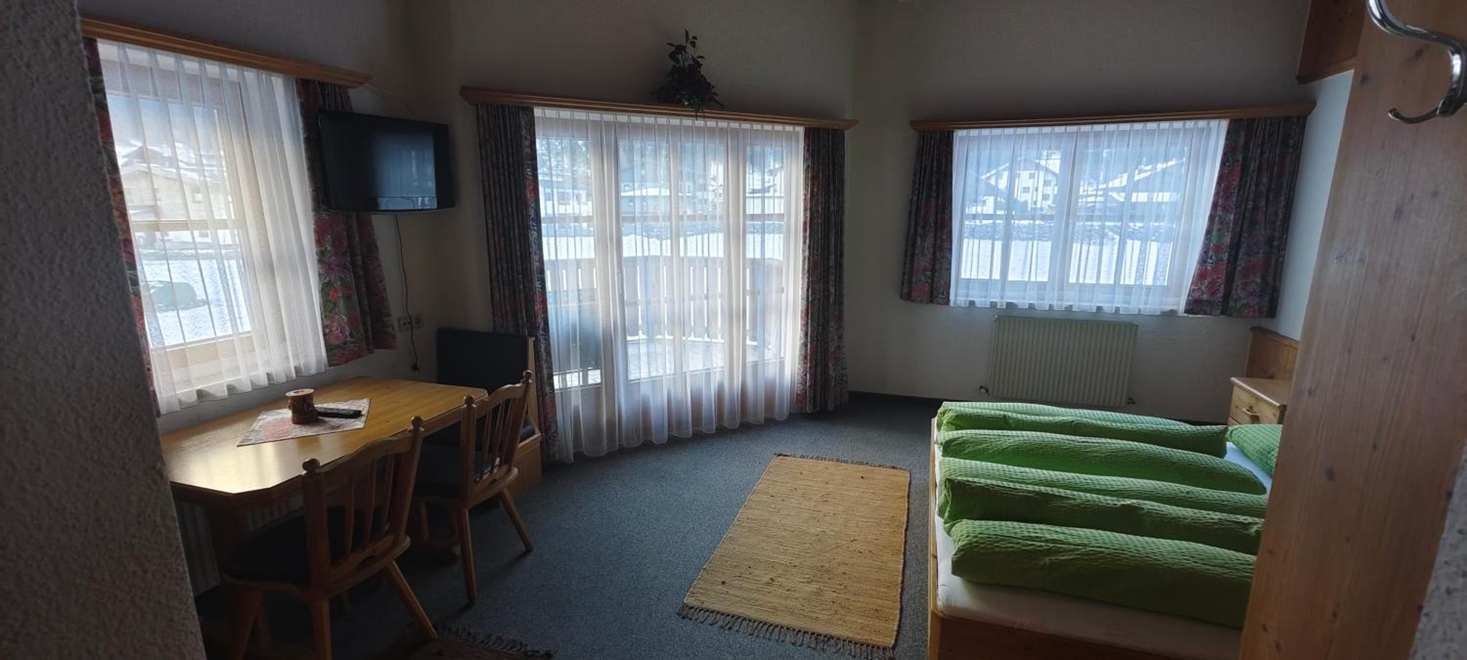 Apartment with Balcony photo 2