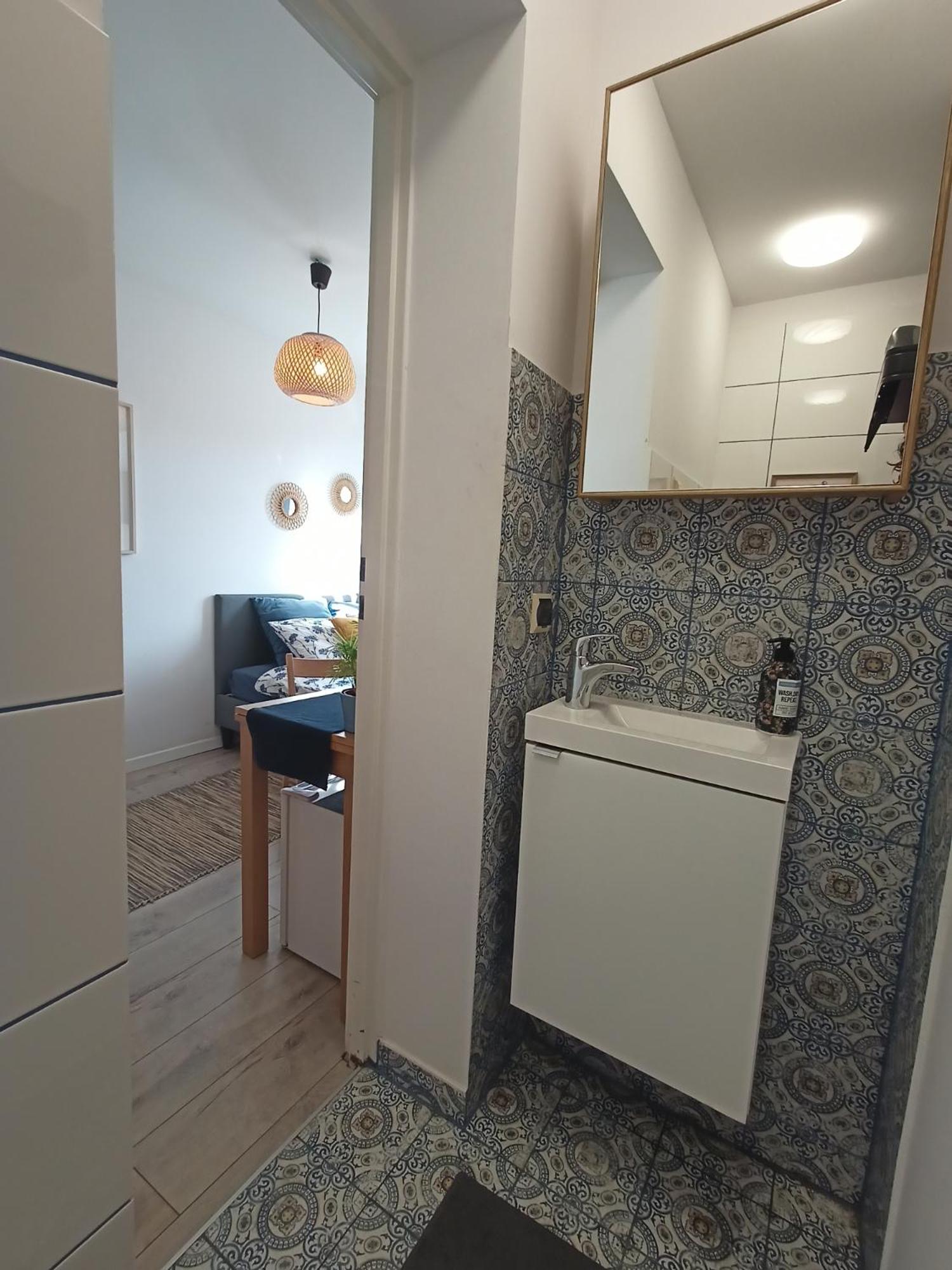 Small Double Room - Photo 5