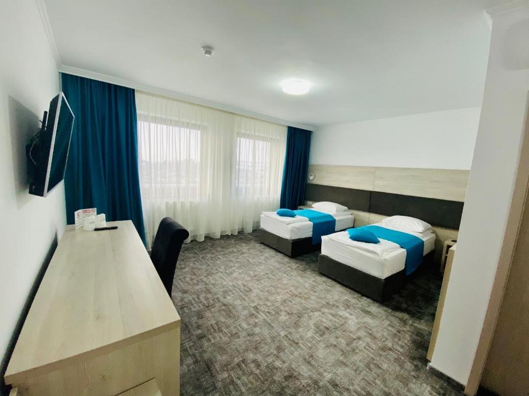 Large Double or Twin Room - Photo 15