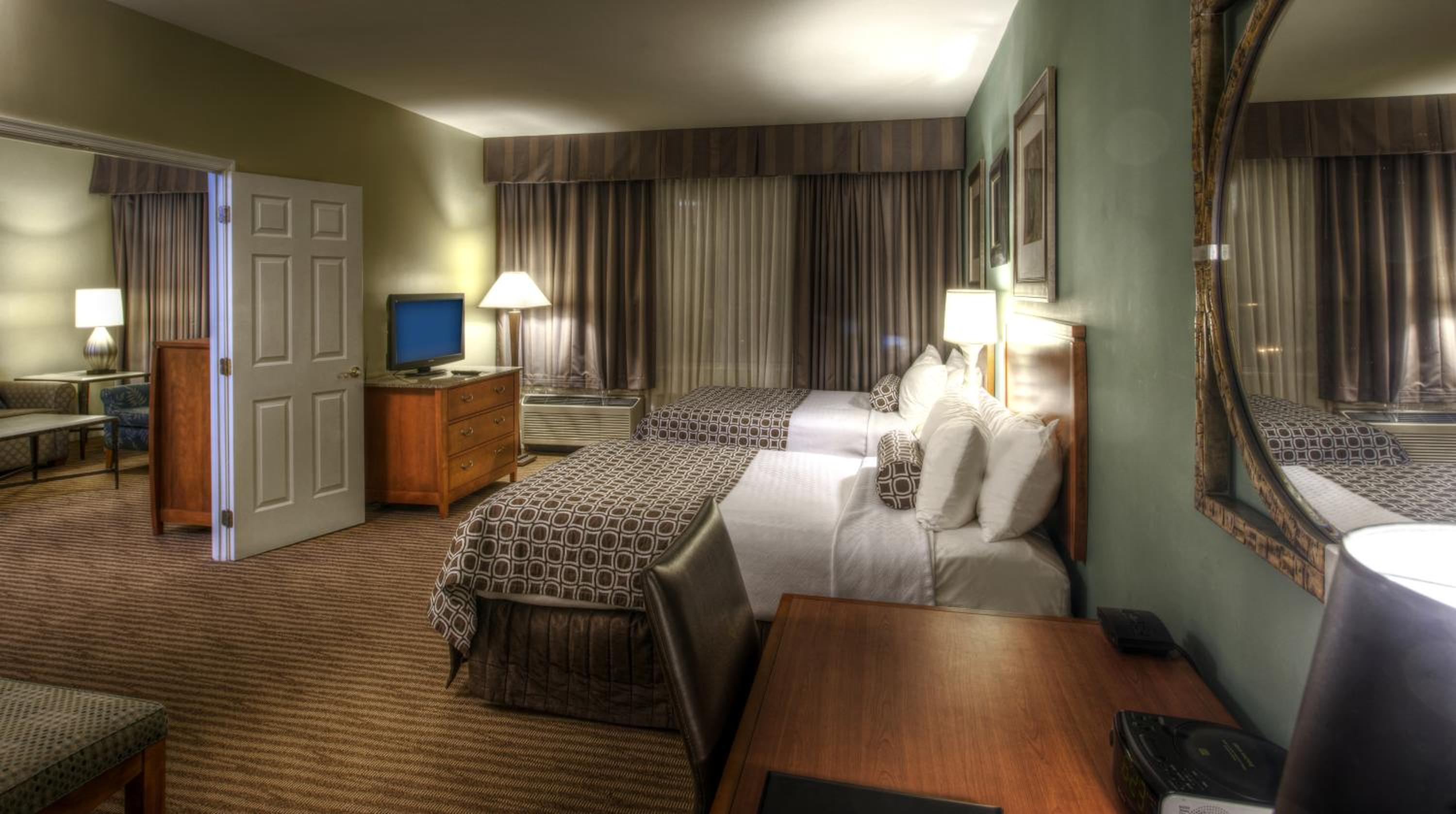 One-Bedroom Suite with Two Double Beds - Non-Smoking photo 3