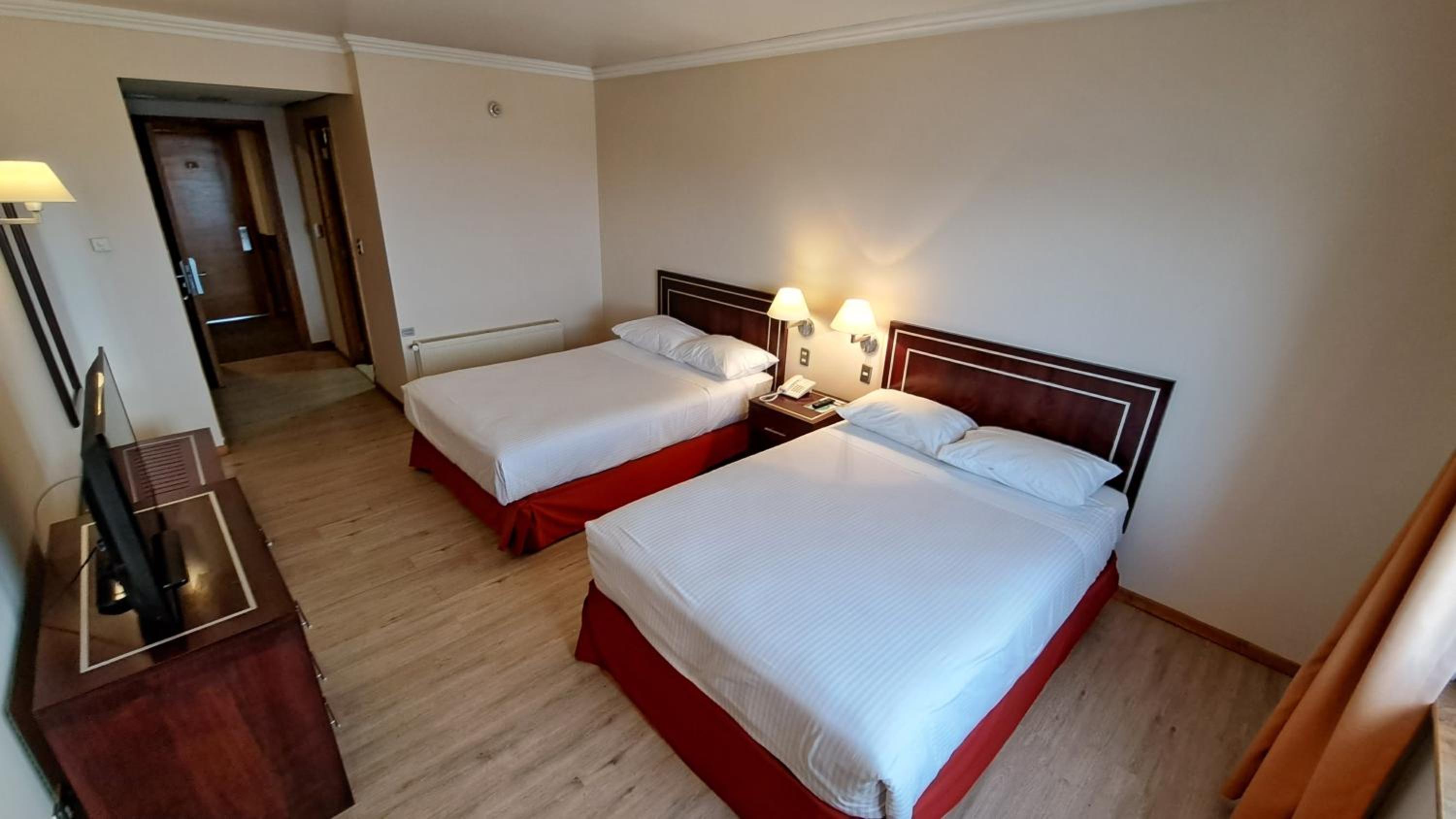 Queen Room with Two Queen Beds photo 3