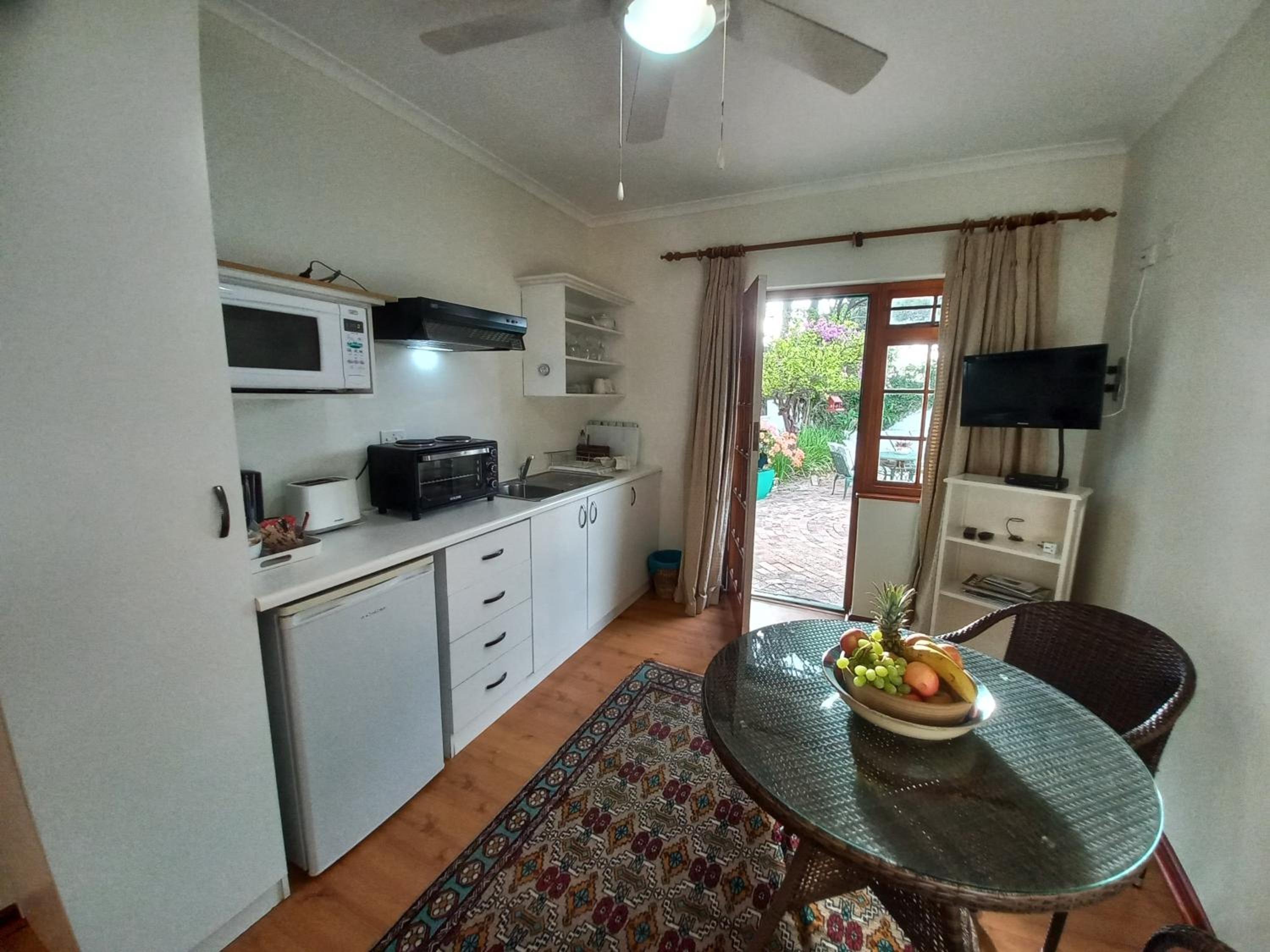 Double Room with Pool View photo 3