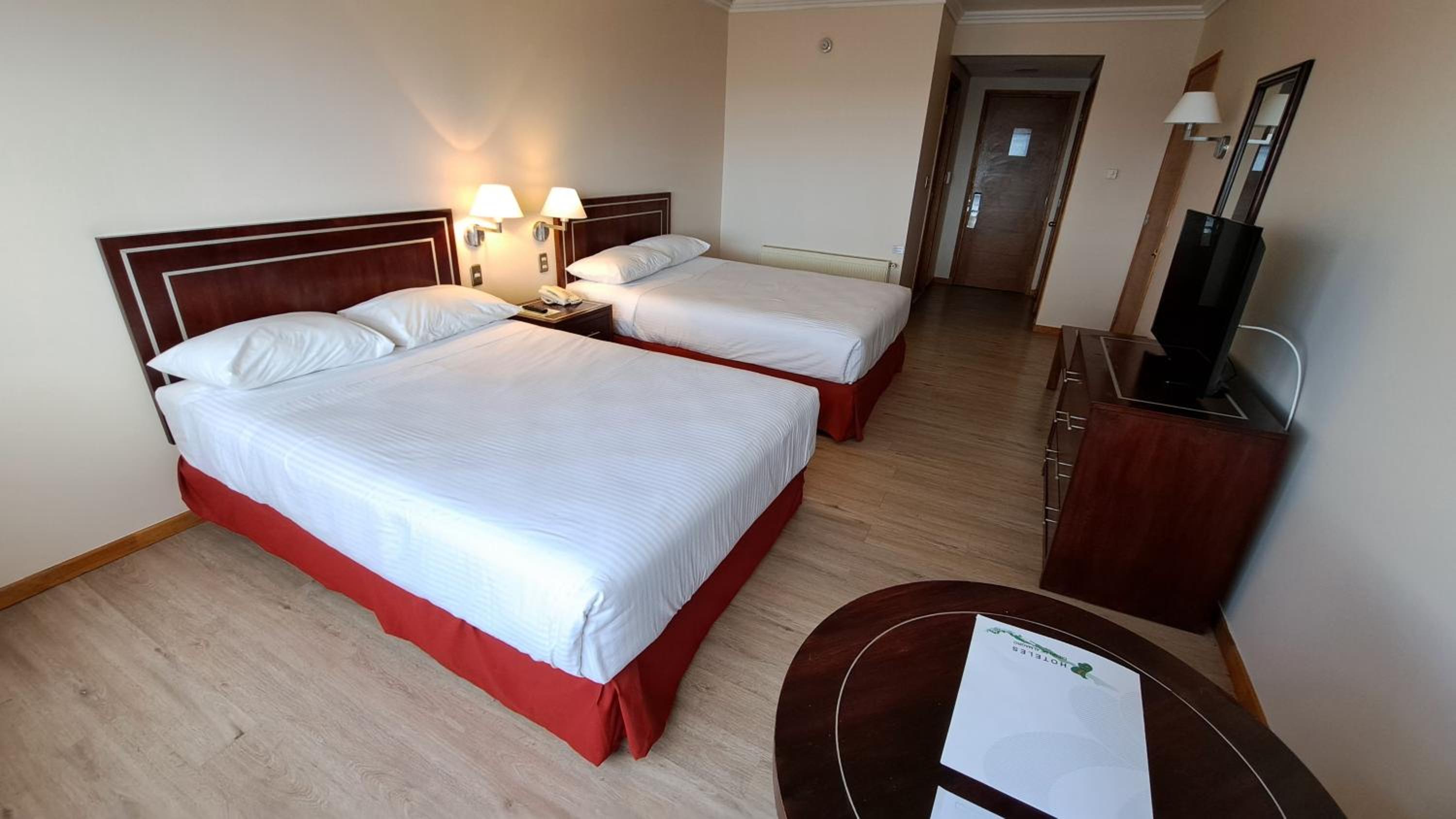 Queen Room with Two Queen Beds photo 2