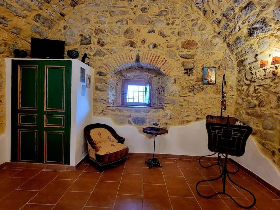One-Bedroom House photo 1