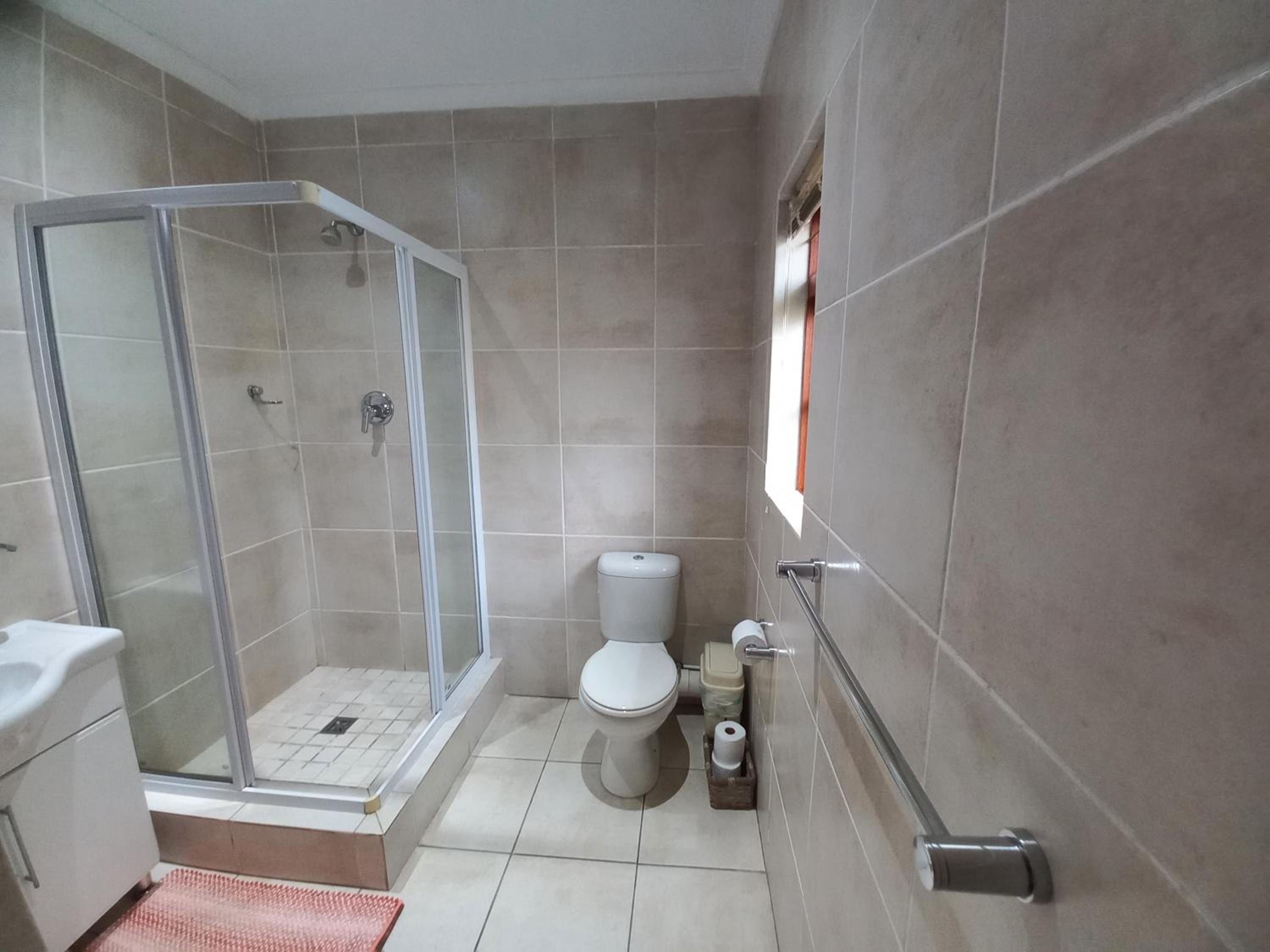 Deluxe Twin Room with Shower photo 3