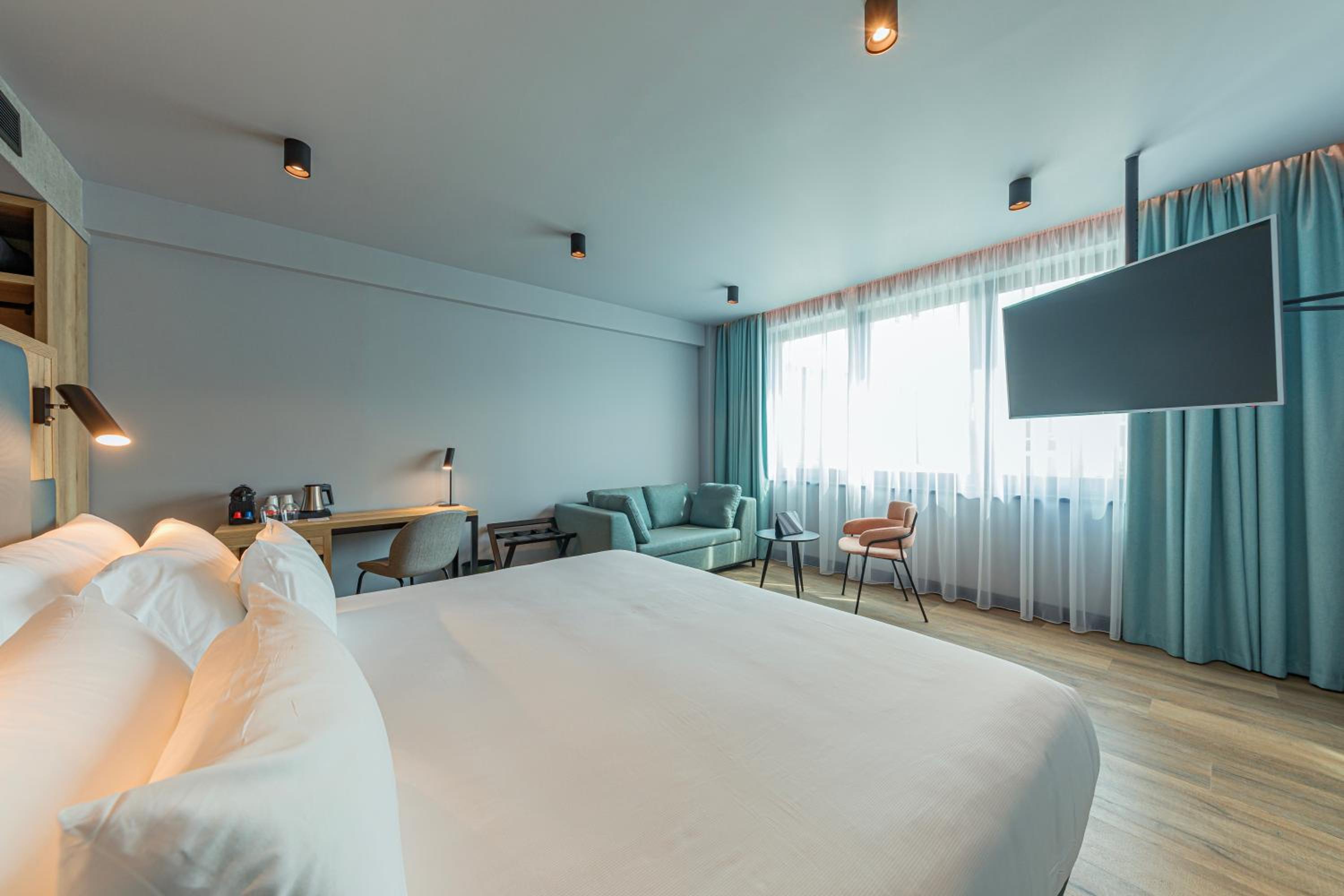 Junior Suite (2 Adults + 1 Child)