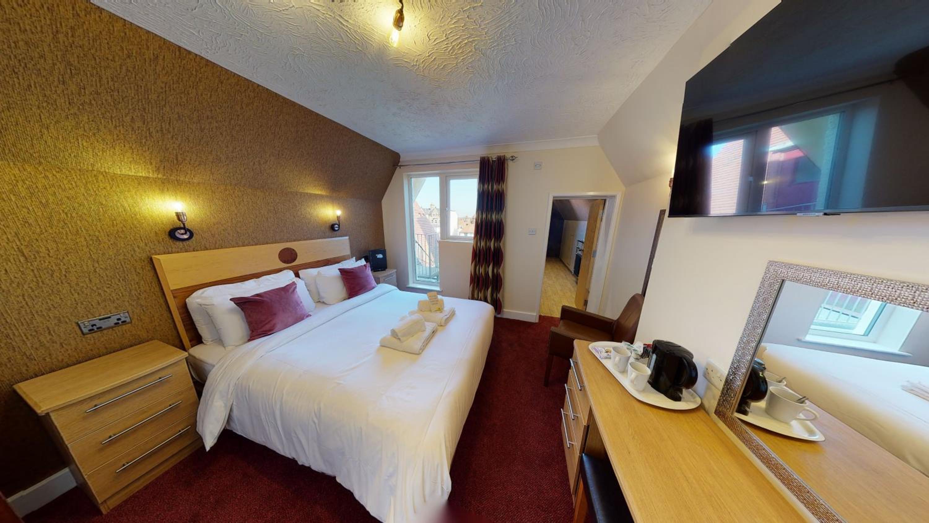 Double Room - Photo 6