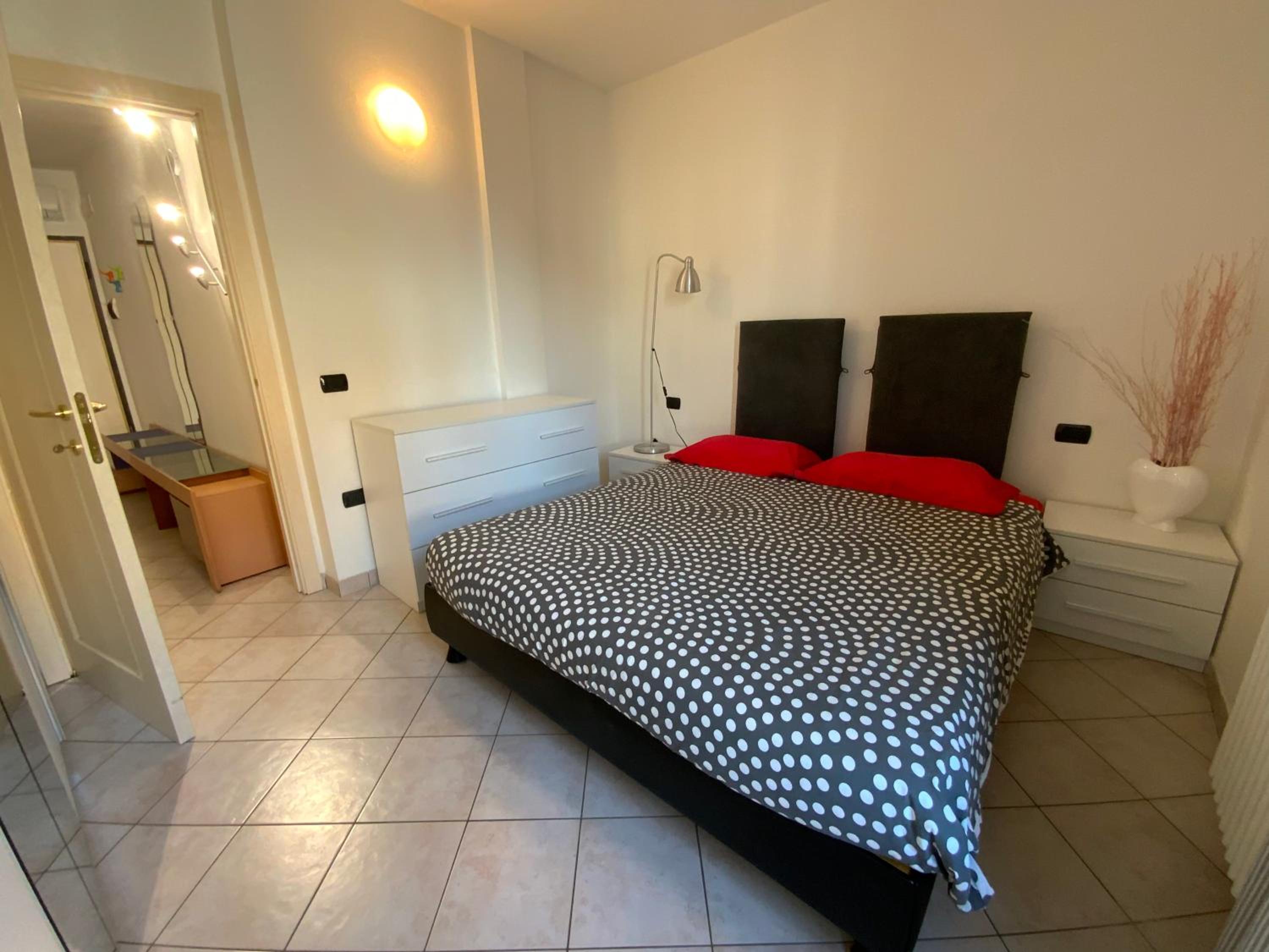 Two-Bedroom Apartment - Photo 8