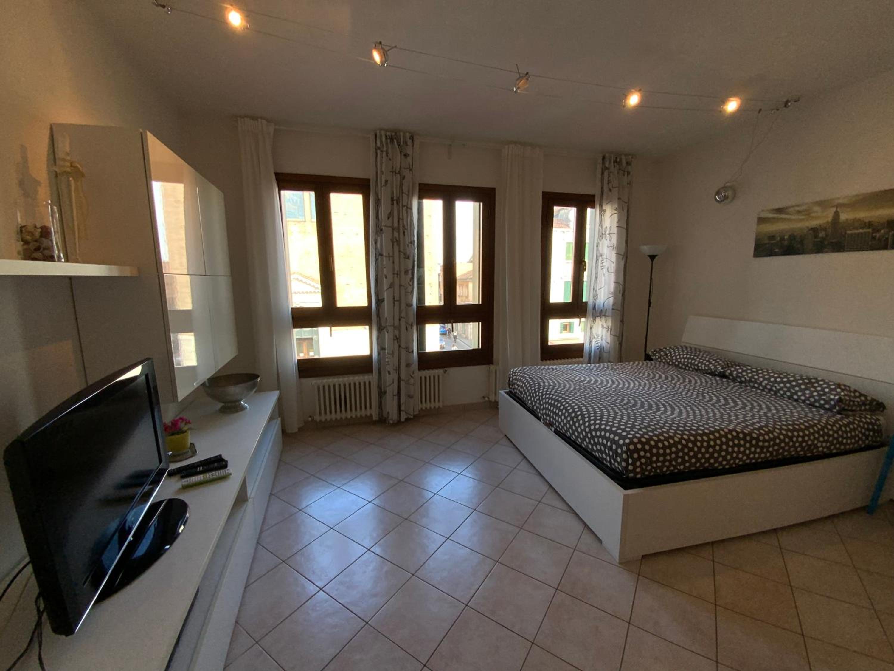 Two-Bedroom Apartment - Photo 3