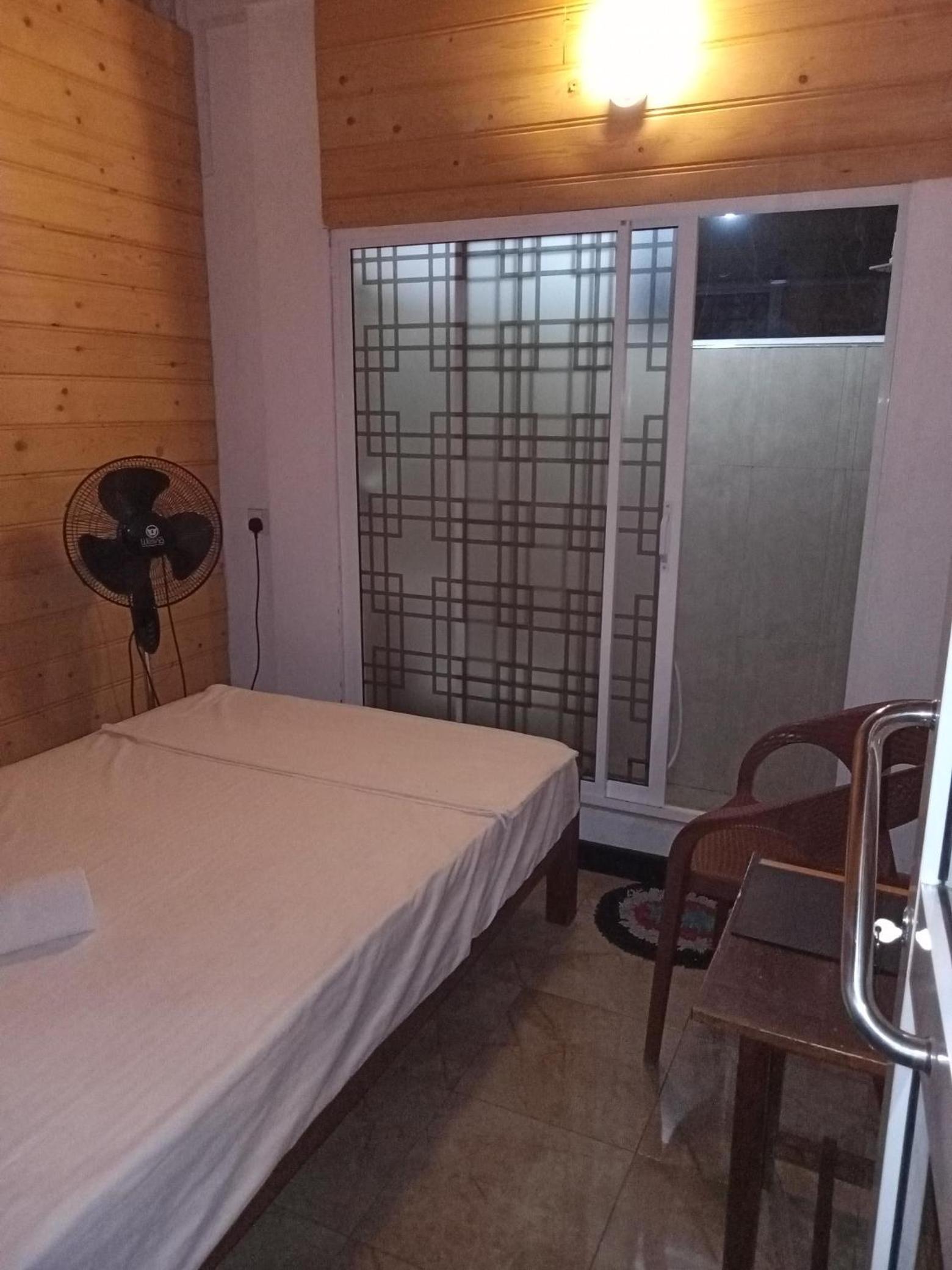Single Room photo 2