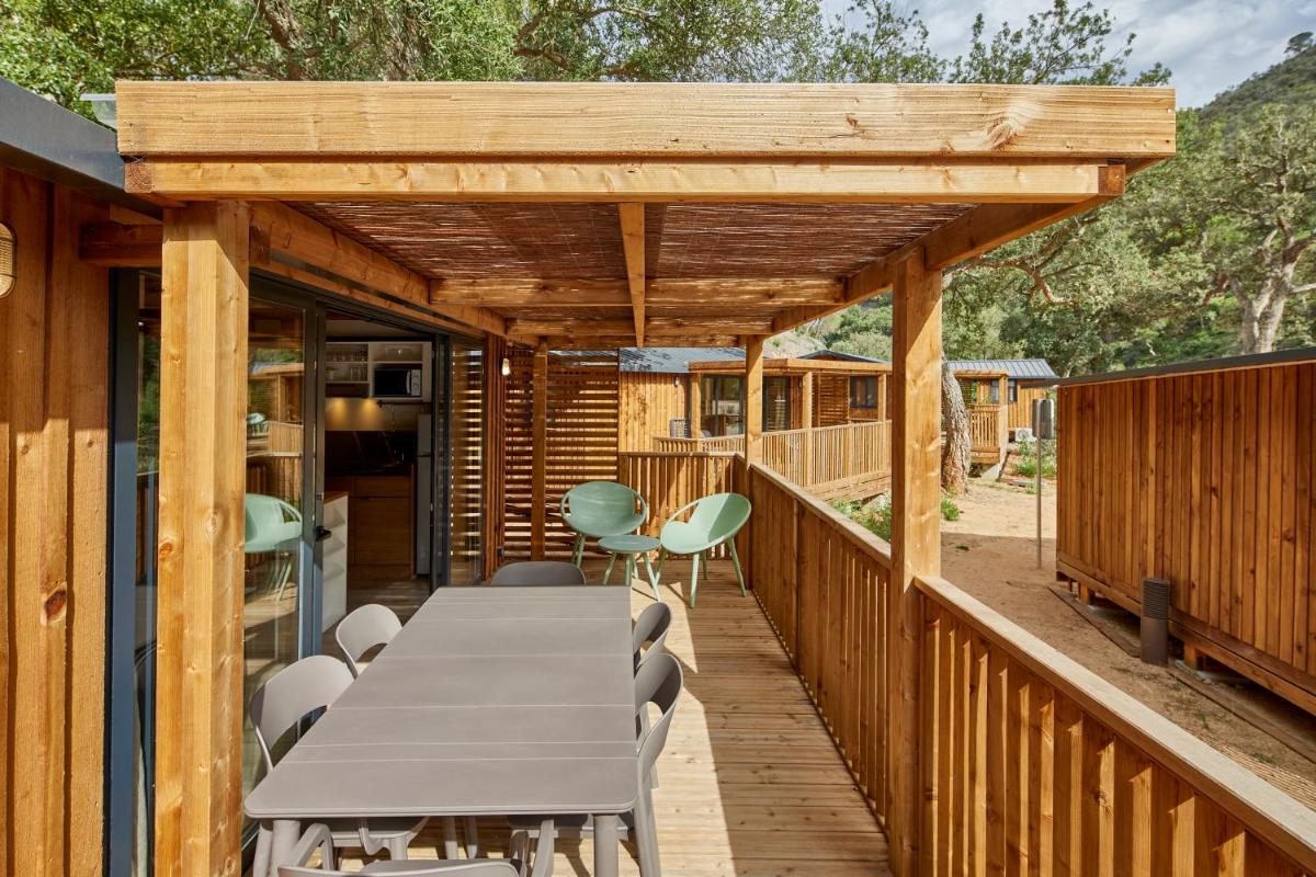 Three-Bedroom Bungalow Swimming pool zone - Garbi -