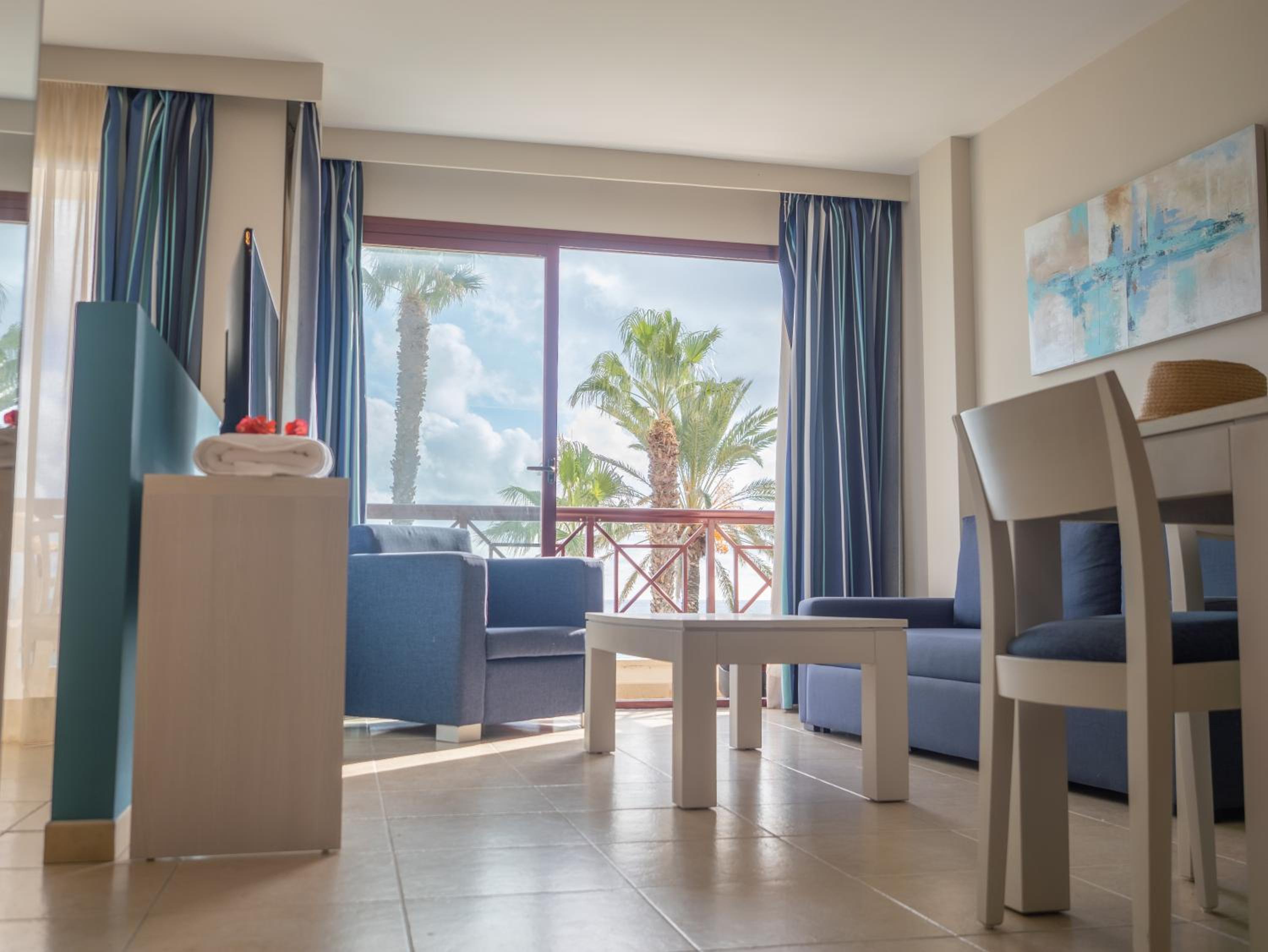 Estudio con vista al mar