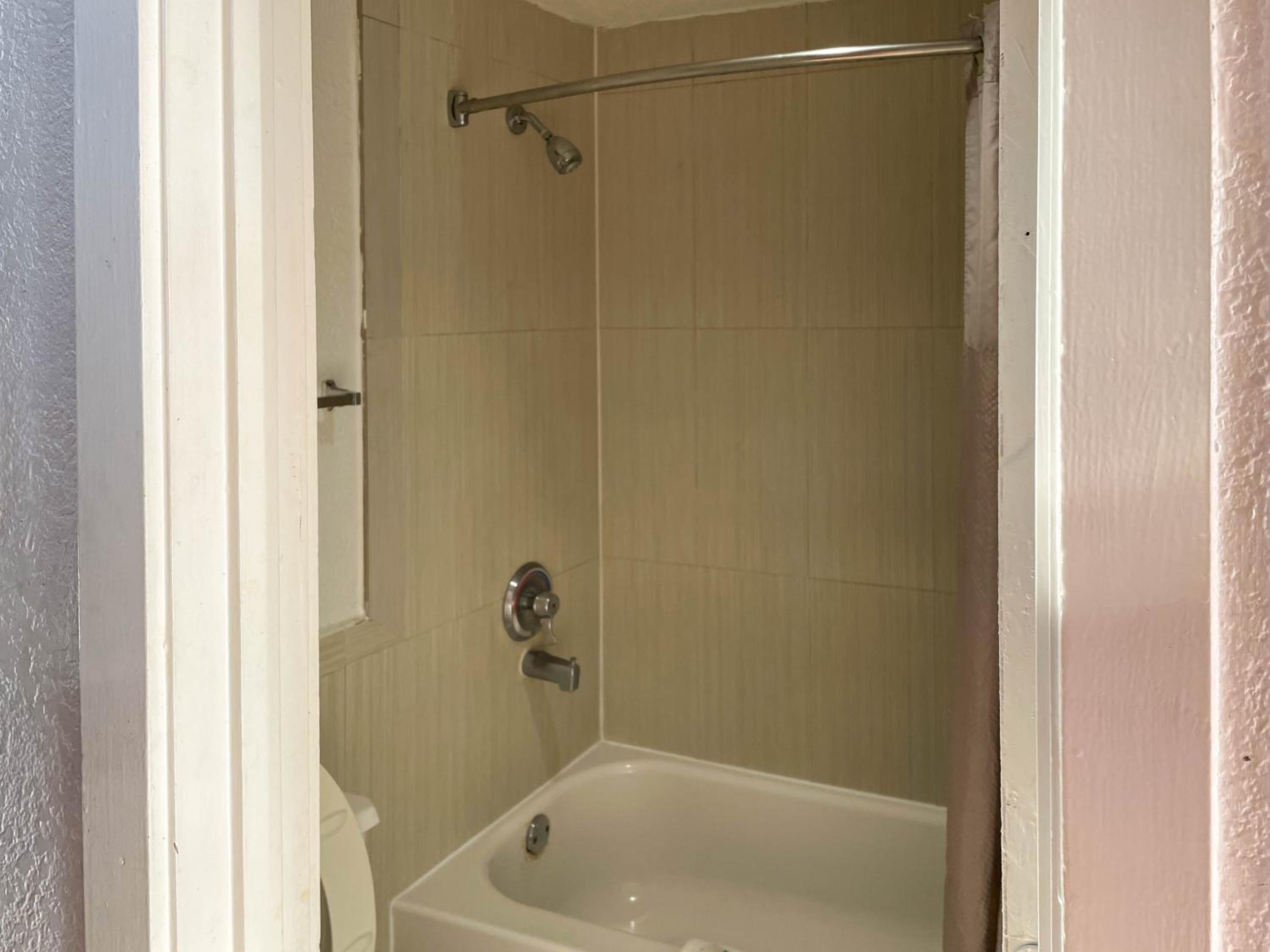 King Room - Non-Smoking - Photo 4