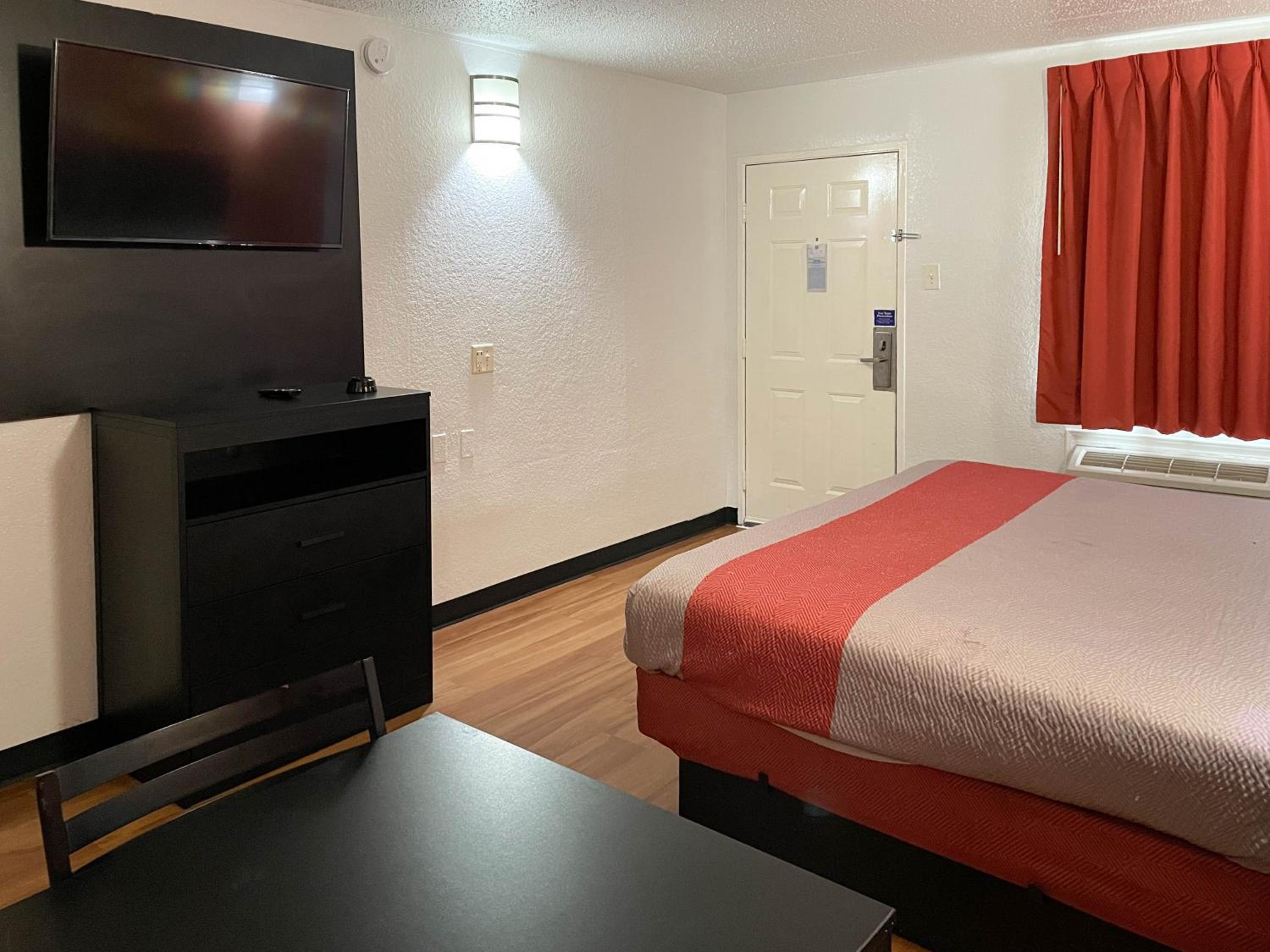 King Room - Non-Smoking - Photo 1