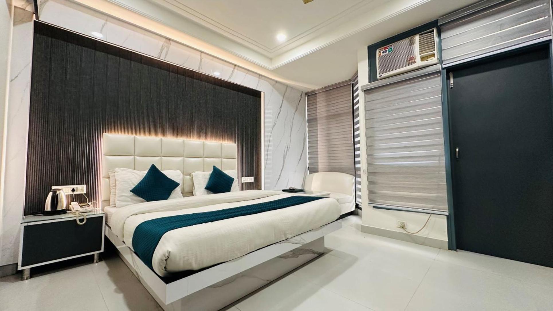 Superior King Room photo 2