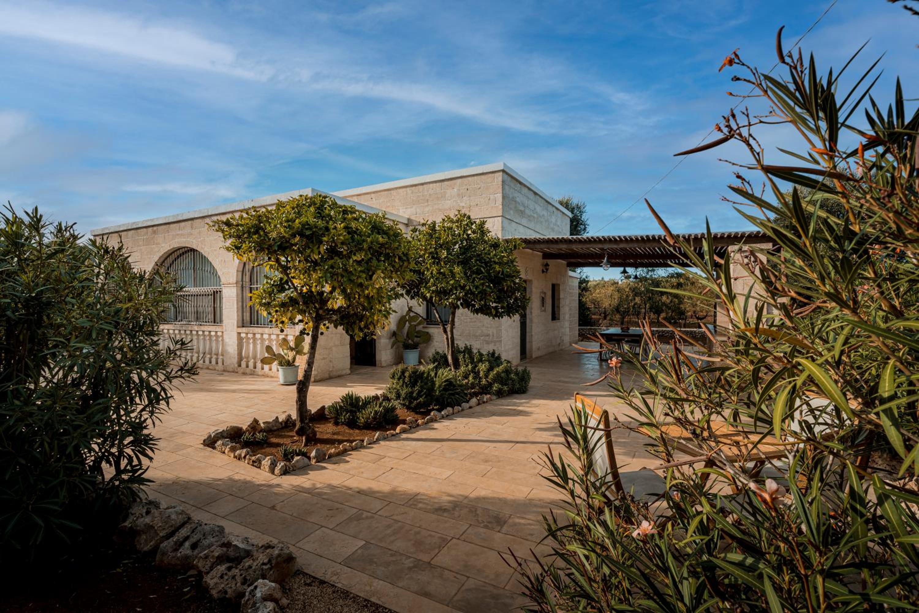 Villa photo 3