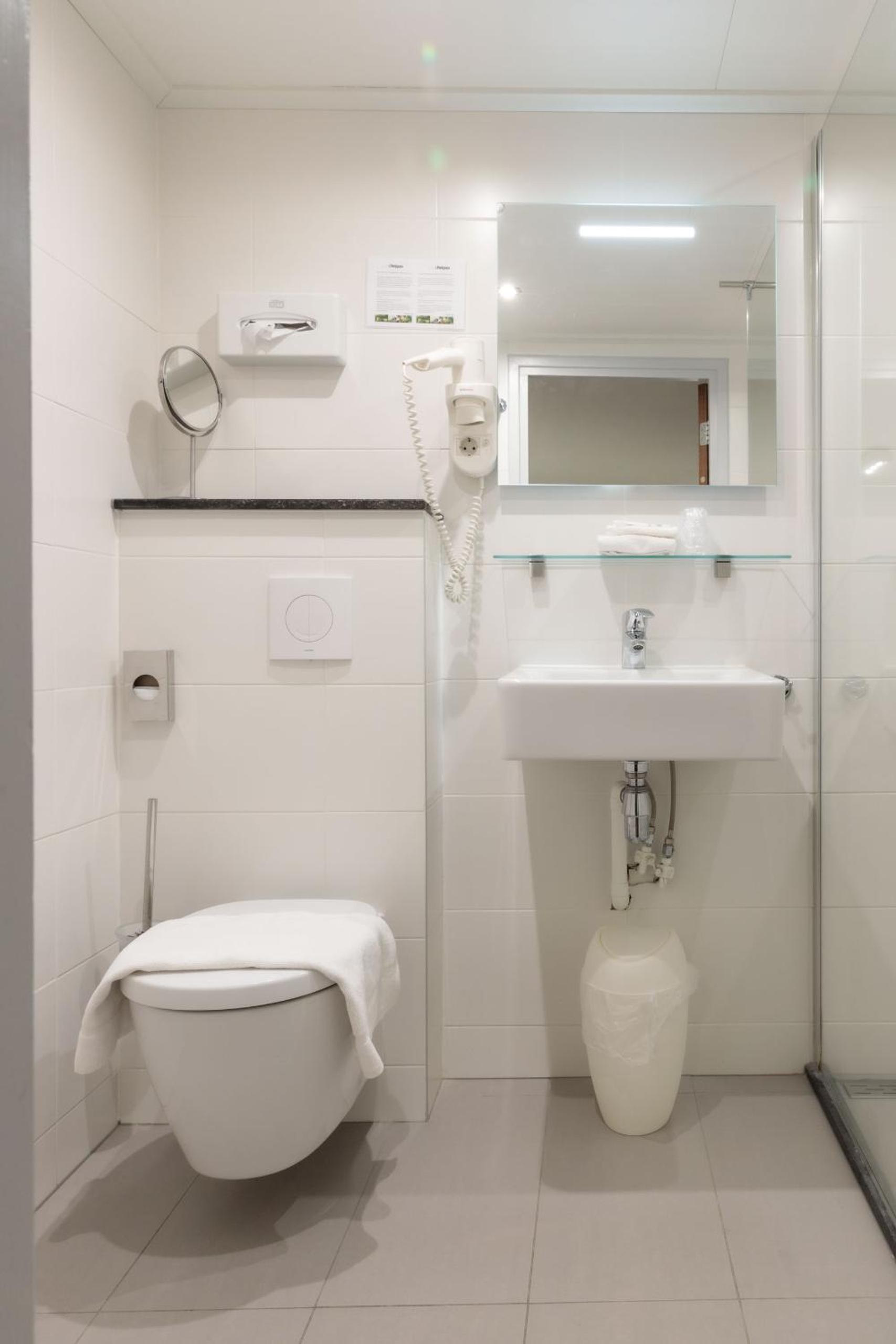 Standard Double or Twin Room - Photo 4