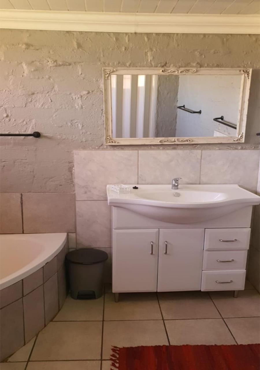 Deluxe Room - Photo 8