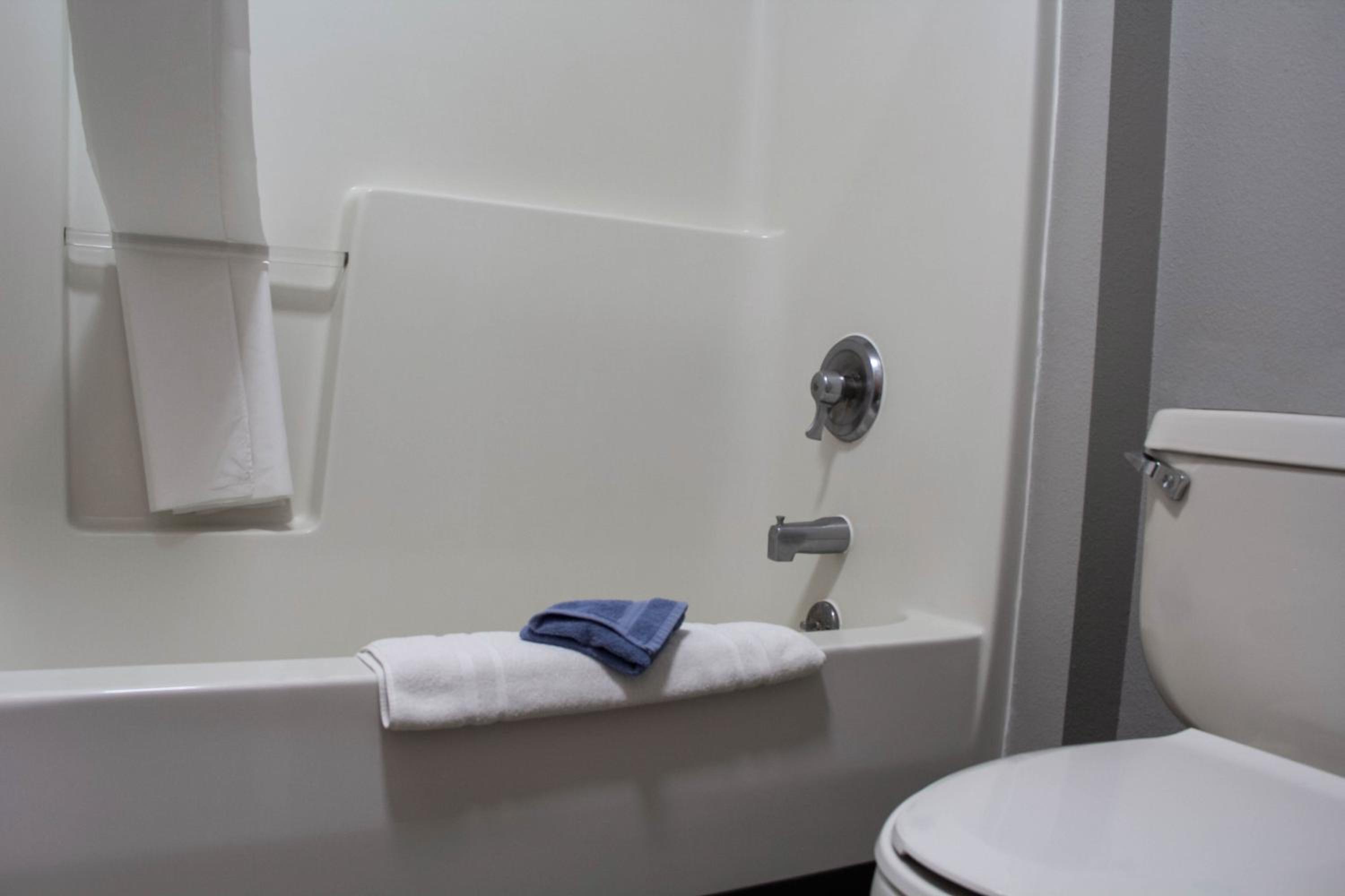 King Room - Non-Smoking - Photo 9