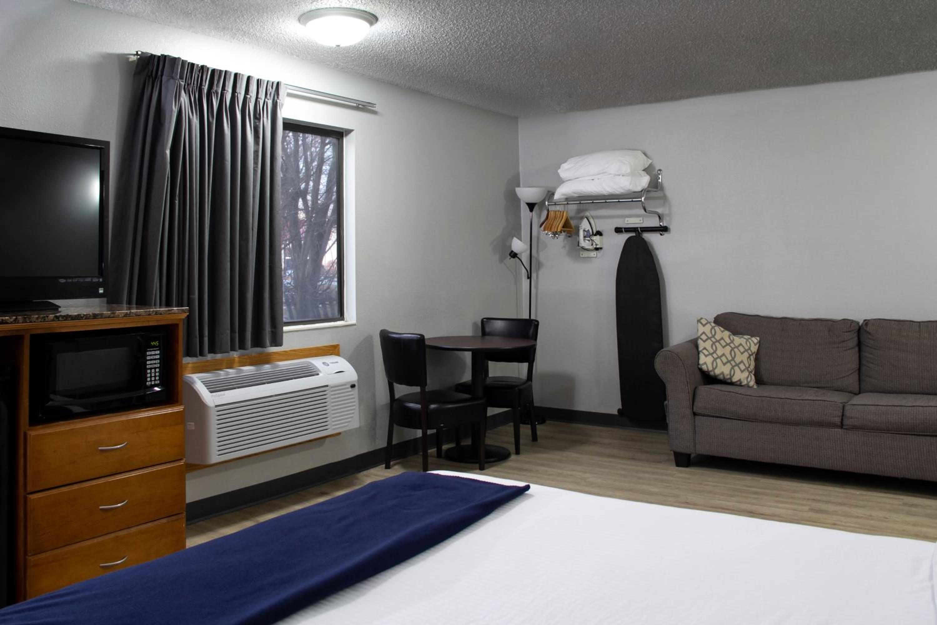 King Suite with Sofa Bed - Non-Smoking - Photo 6