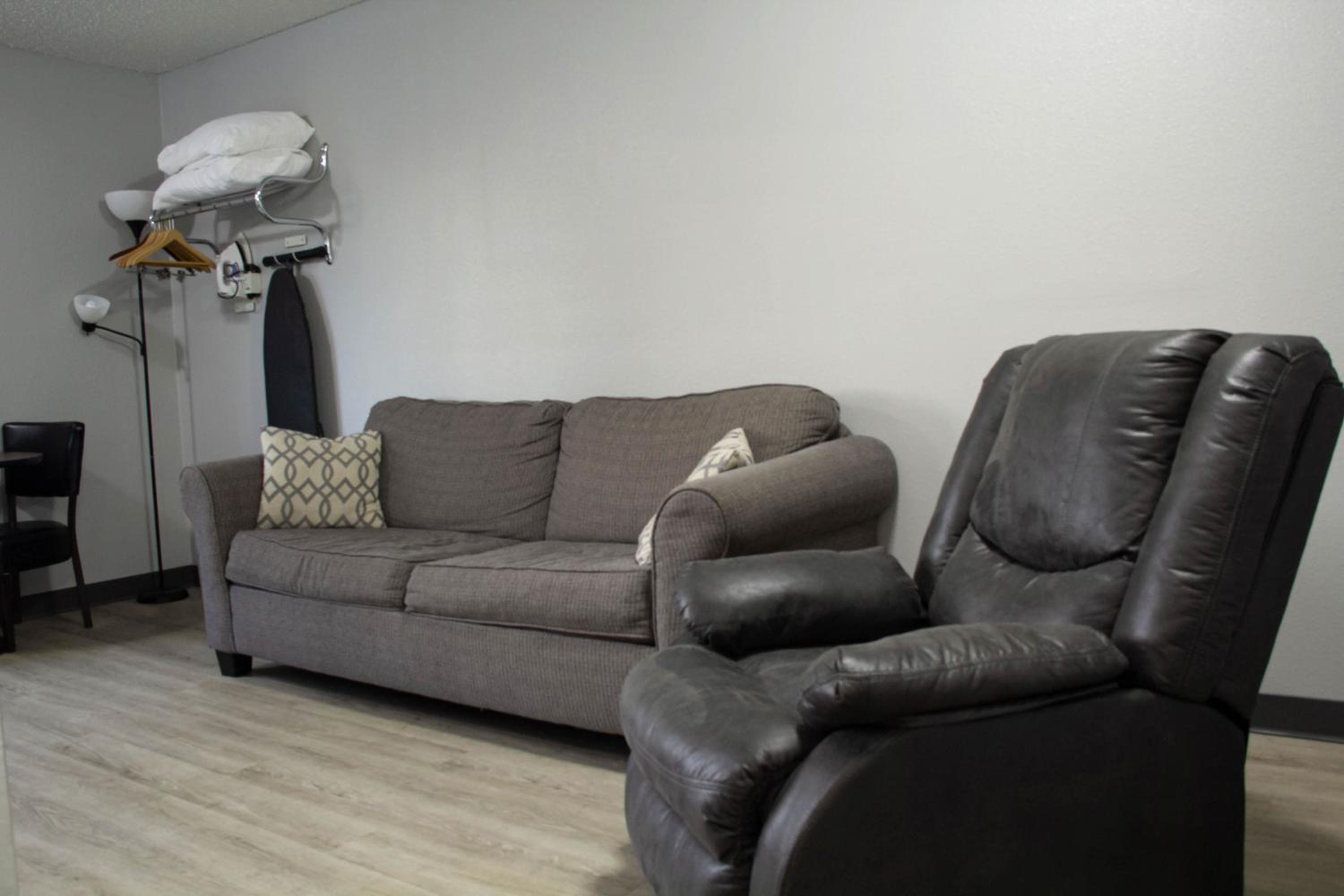 King Suite with Sofa Bed - Non-Smoking - Photo 7