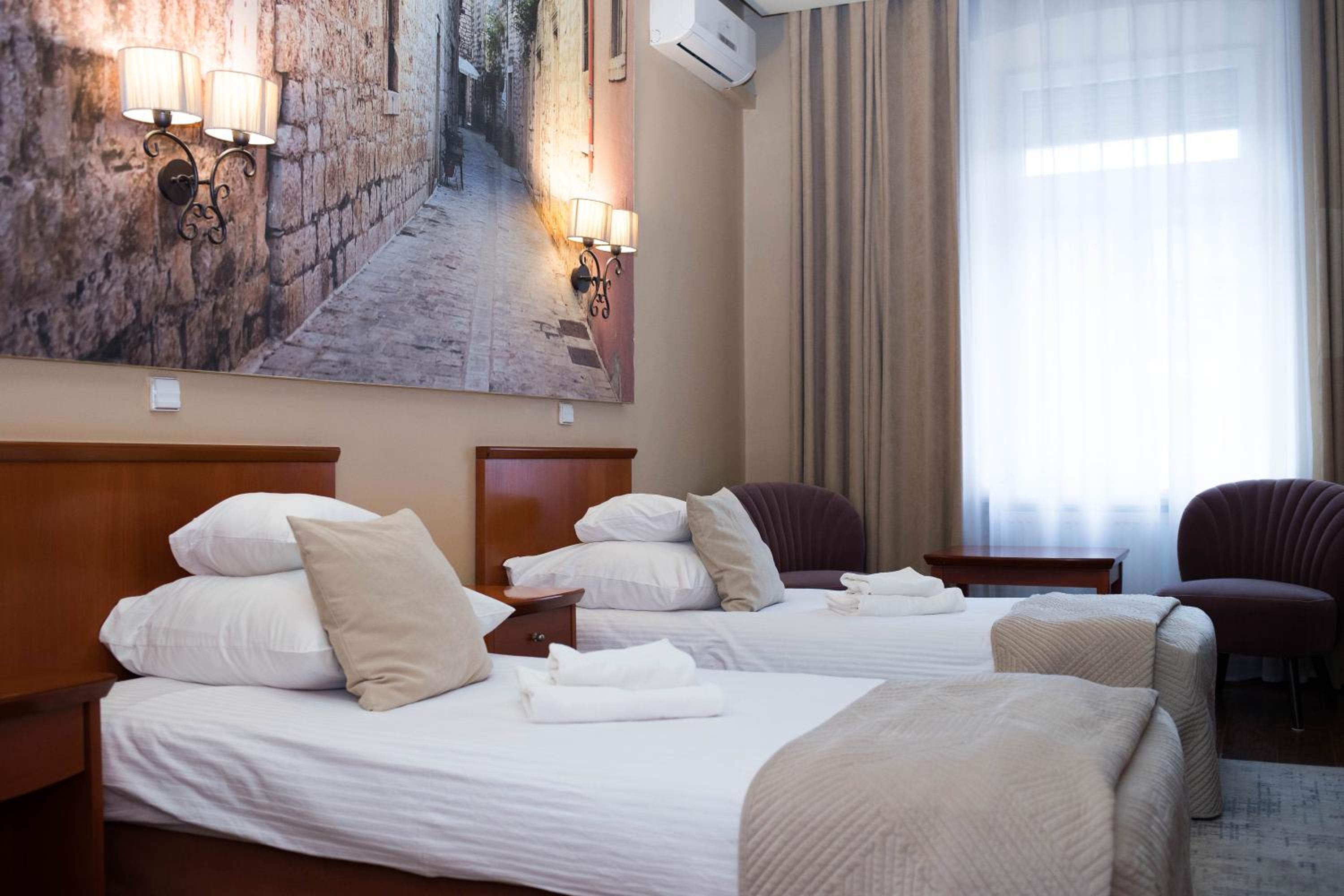 Twin Room - Photo 4