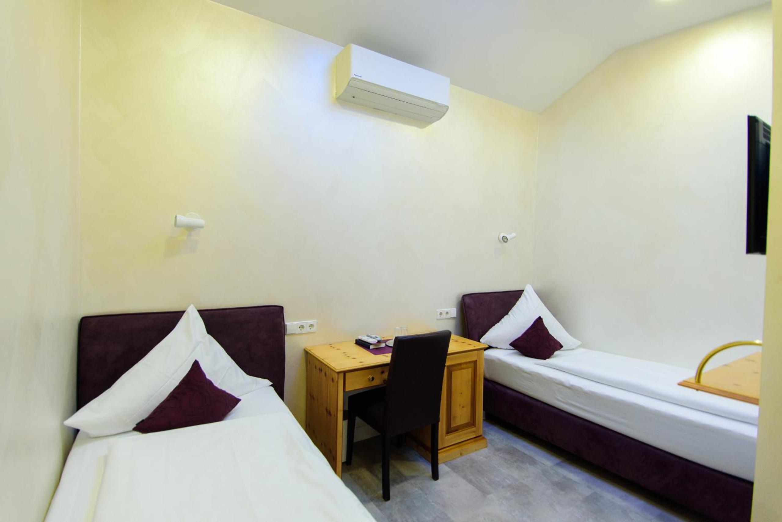 Twin Room With Shower