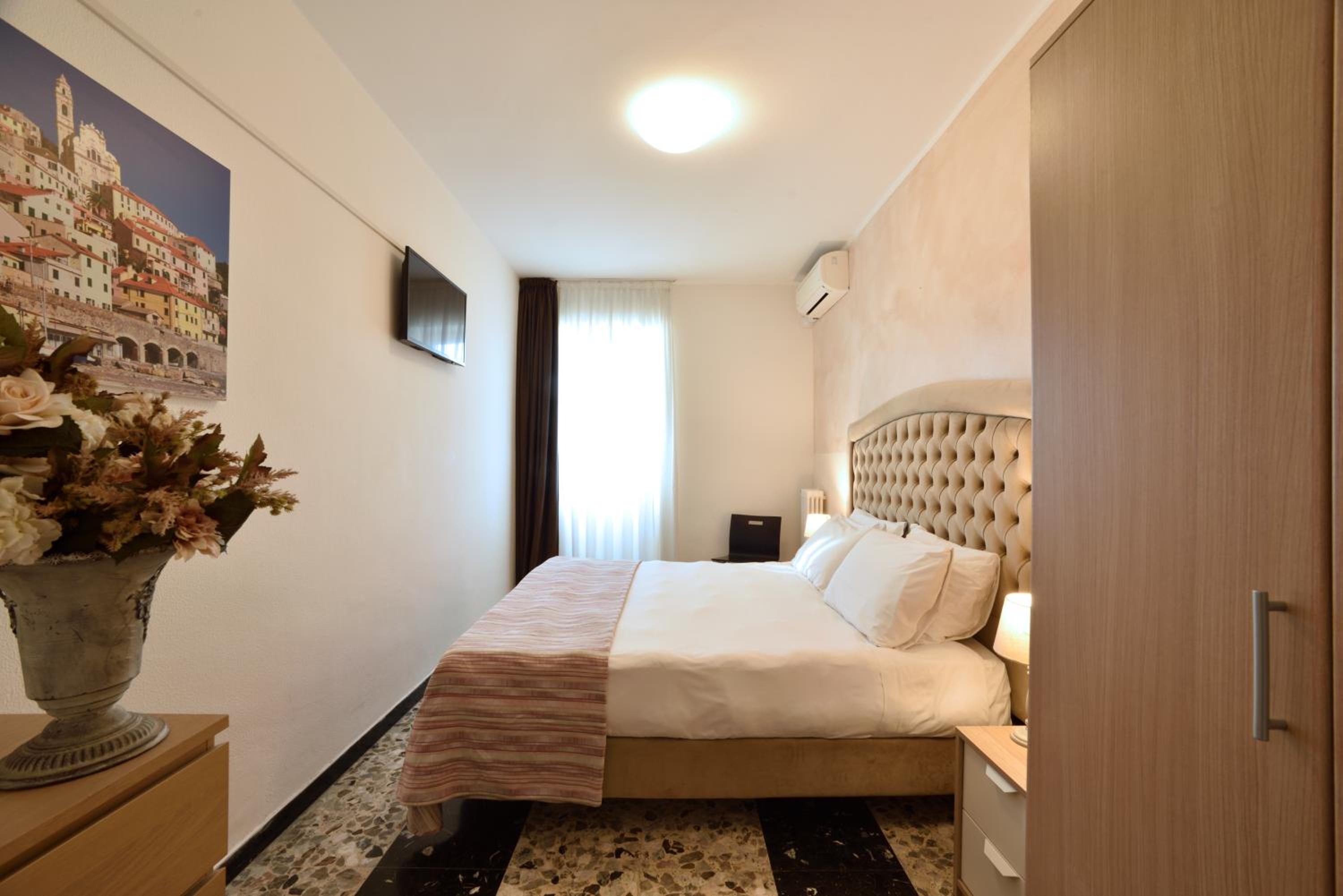 Double or Twin Room with Partial Sea View