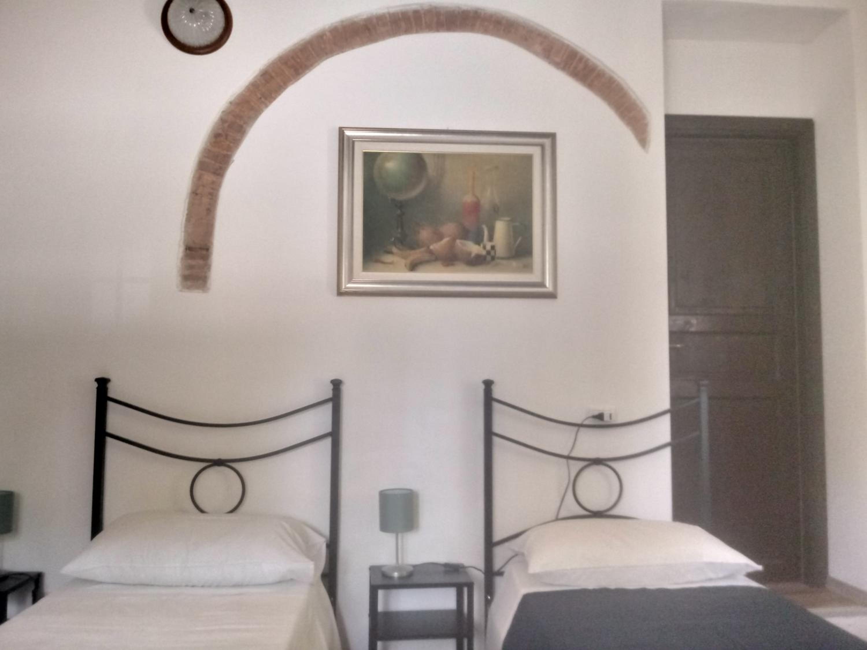 Twin Room with Private Bathroom photo 1
