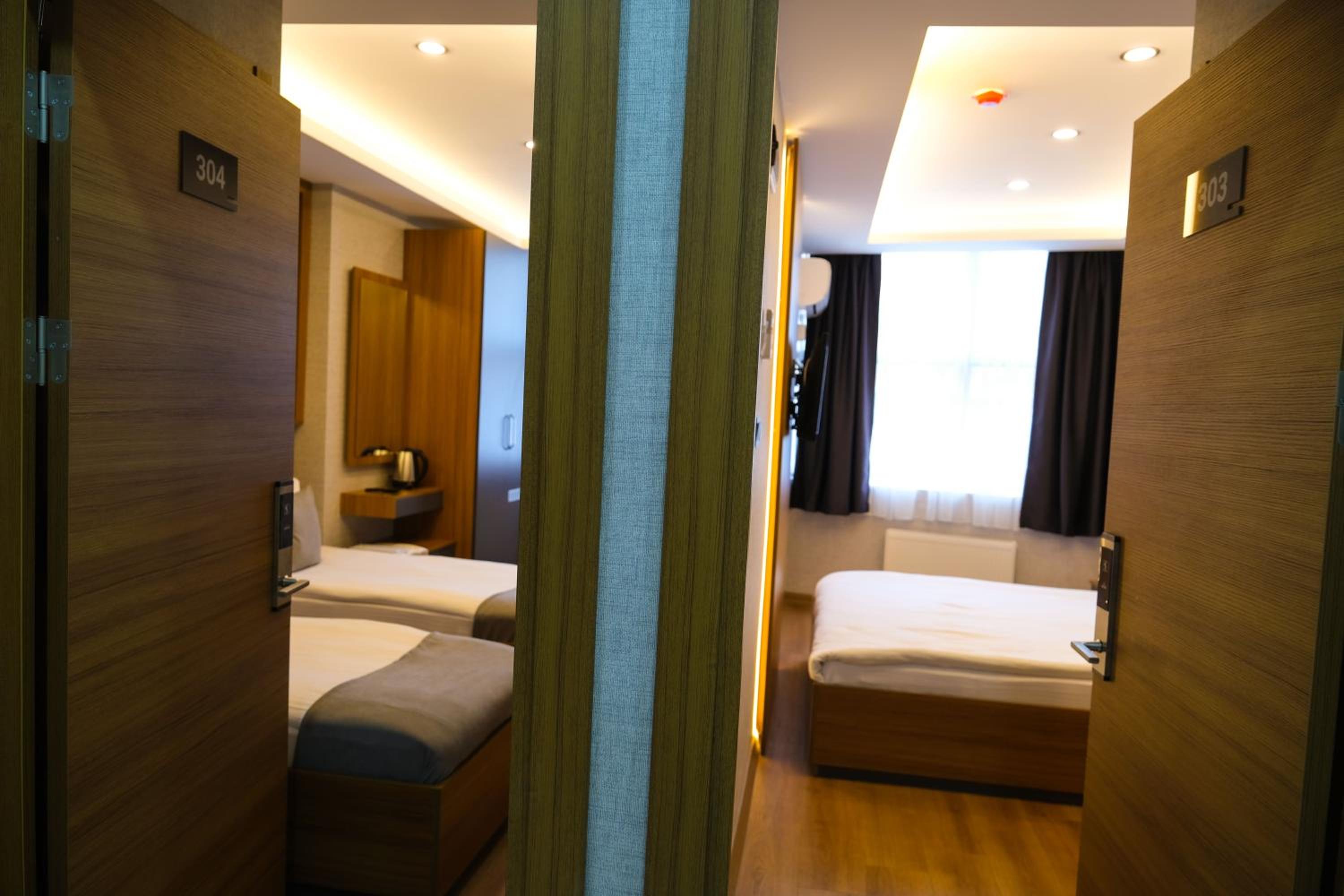 Deluxe Double or Twin Room photo 2