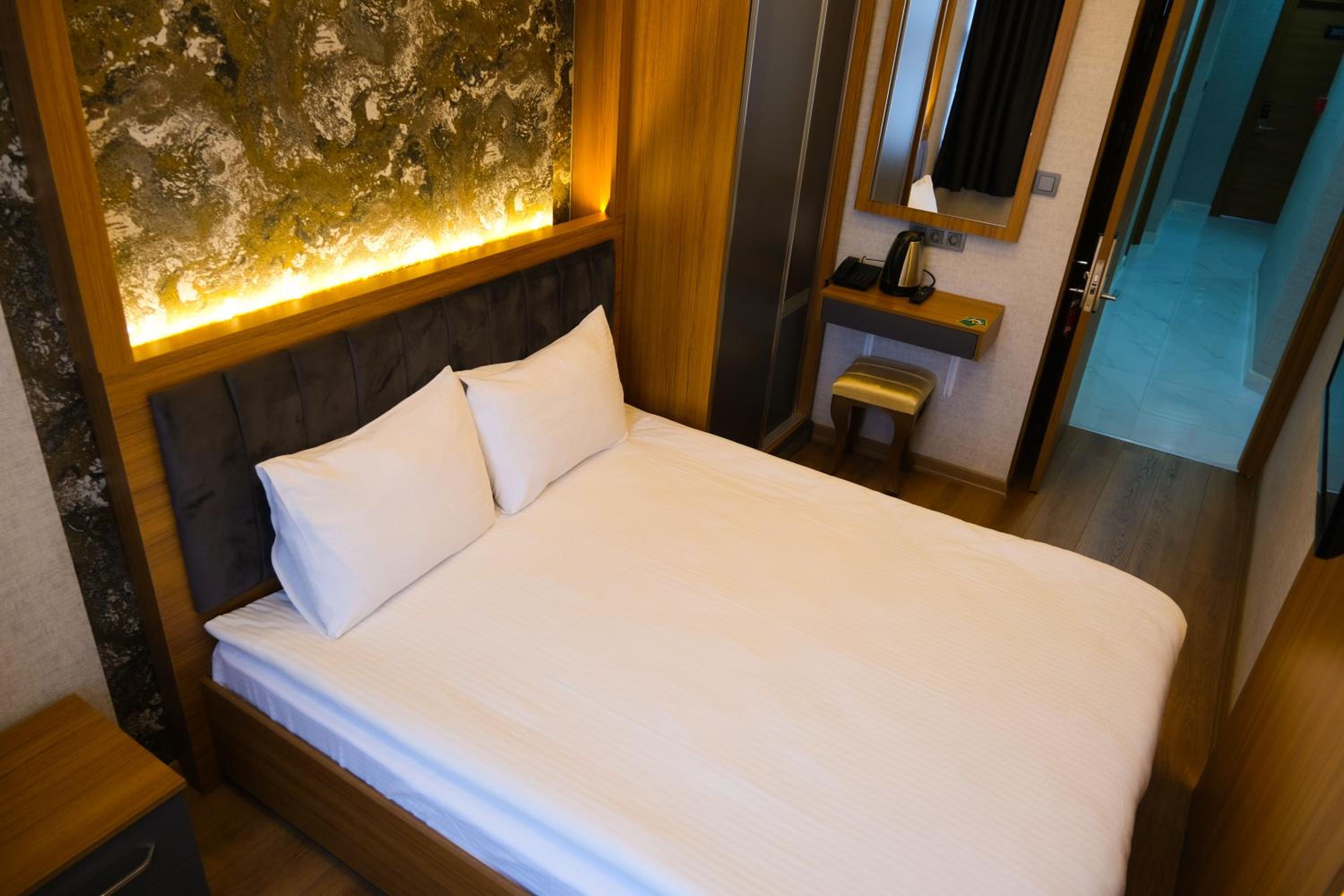 Budget Double Room photo 1